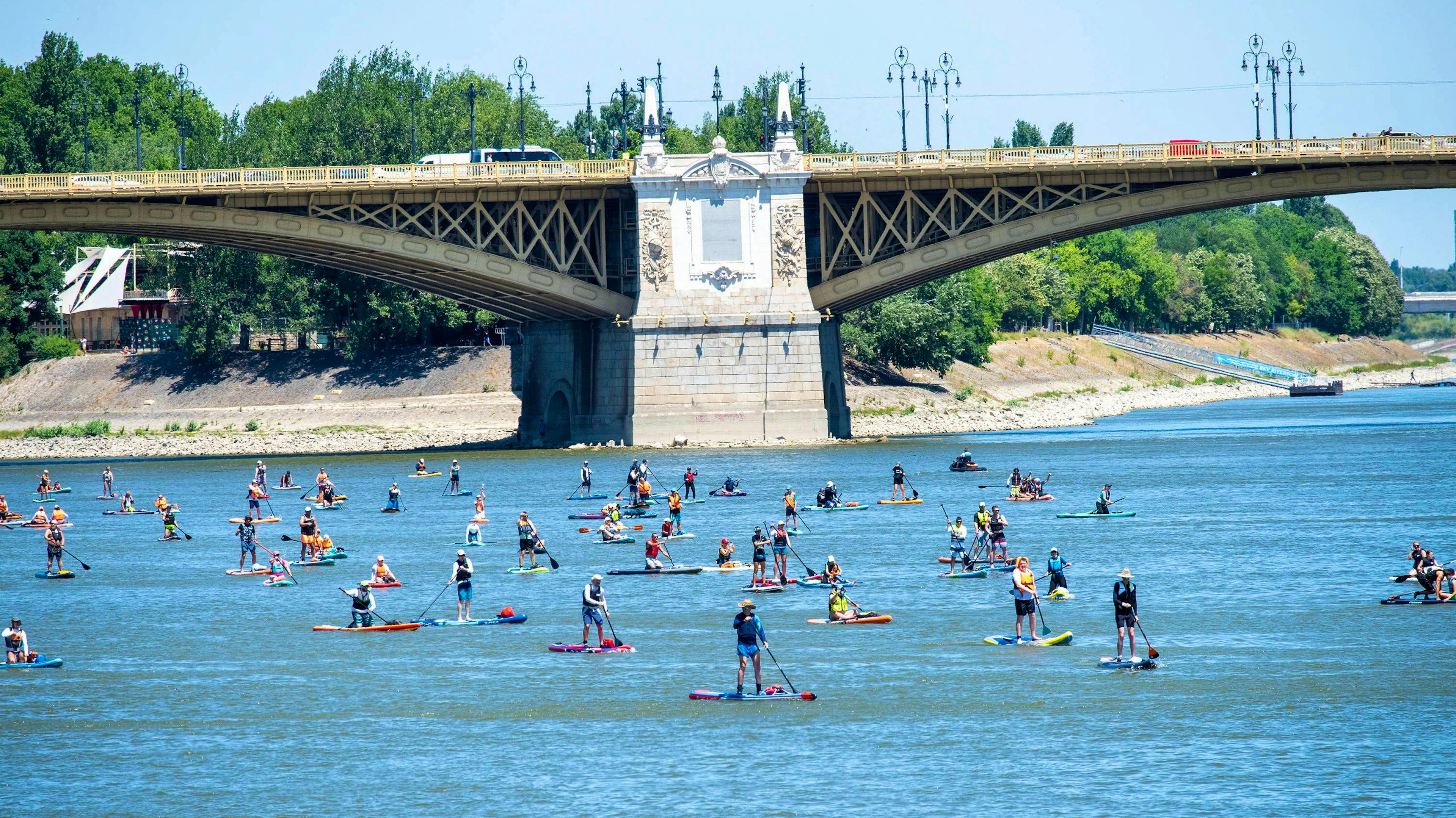 Schwimmer findet man auf der Donau in Budapest keine, jedoch wird hier viel und vielfältig gepaddelt.