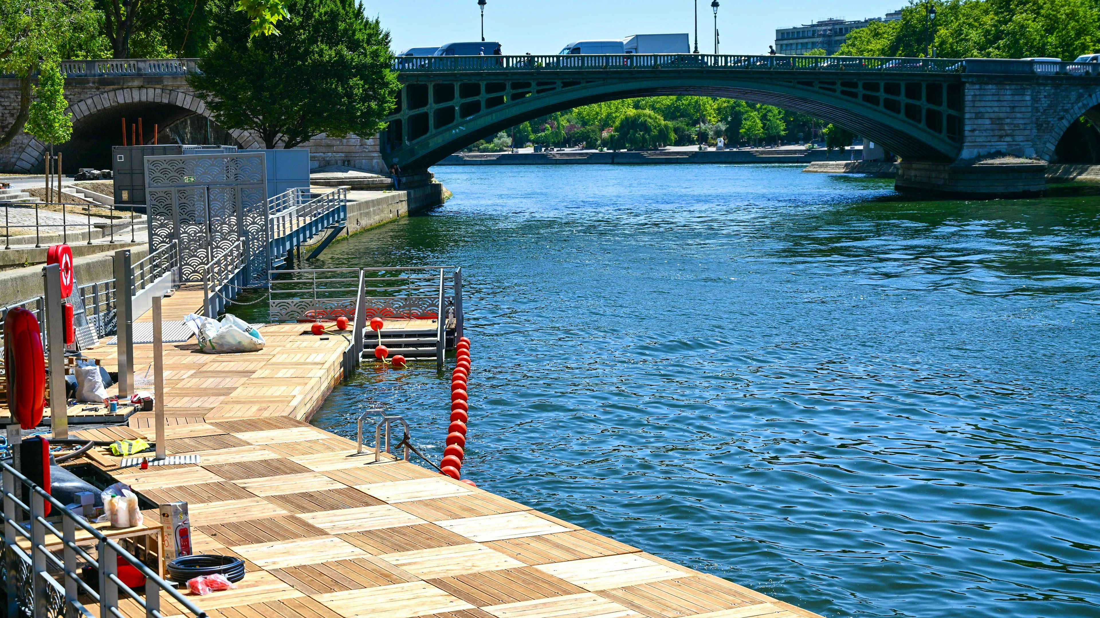 Die Seine galt in Paris lange als Schmutzfluss, nun dürfen Bürger wieder darin baden.