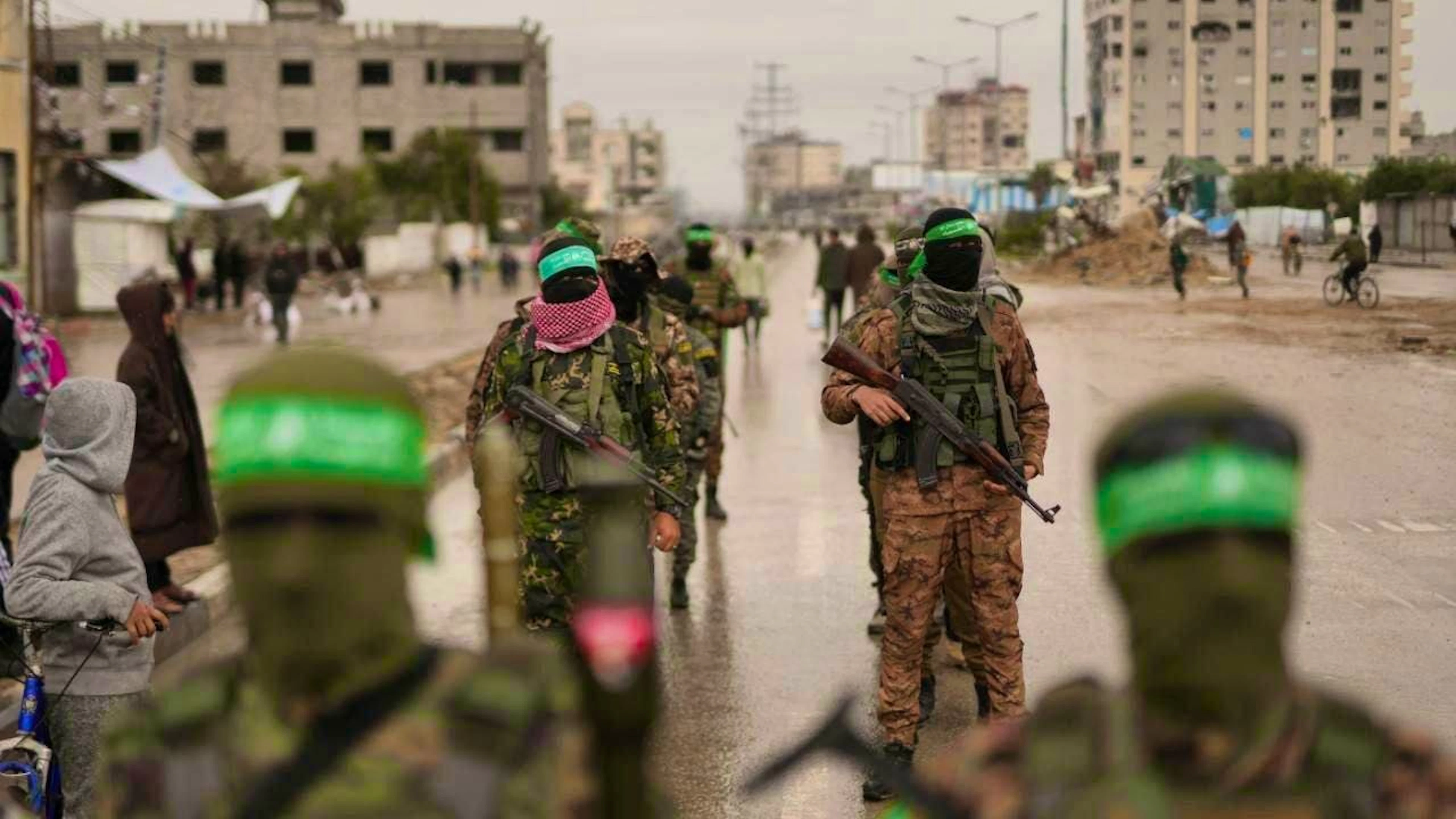 ARCHIVE - Masked and armed members of the terrorist organization Hamas in the Gaza Strip during an earlier ceasefire. Photo: Abdel Kareem Hana/AP/dpa