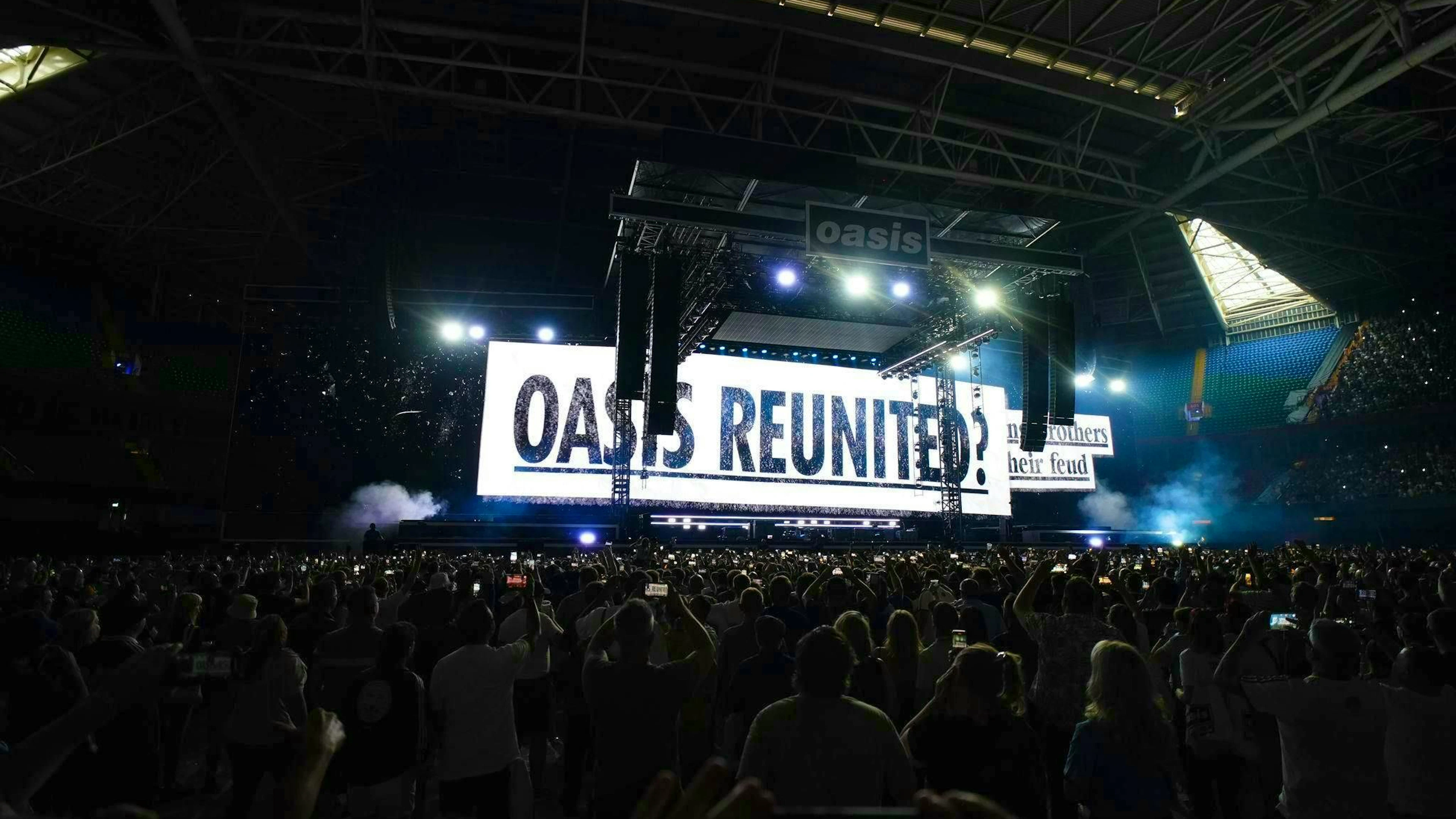 The Gallagher brothers have reunited. 