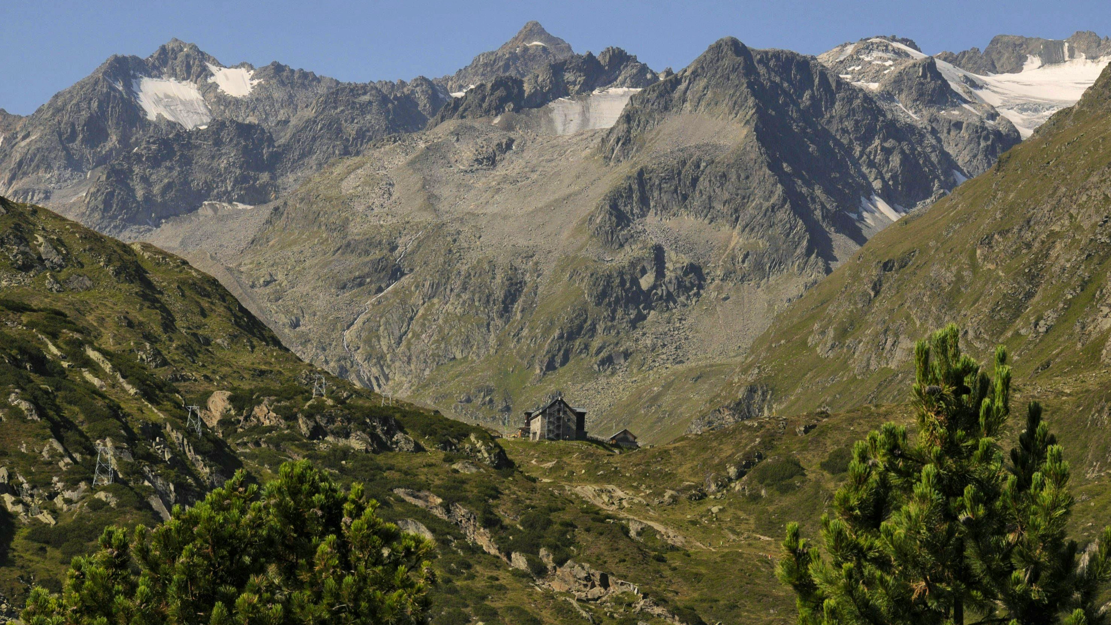 Das Unglück ereignete sich auf dem Stubaier Höhenweg zwischen der Franz-Senn-Hütte (Foto) und der Starkenburger Hütte.