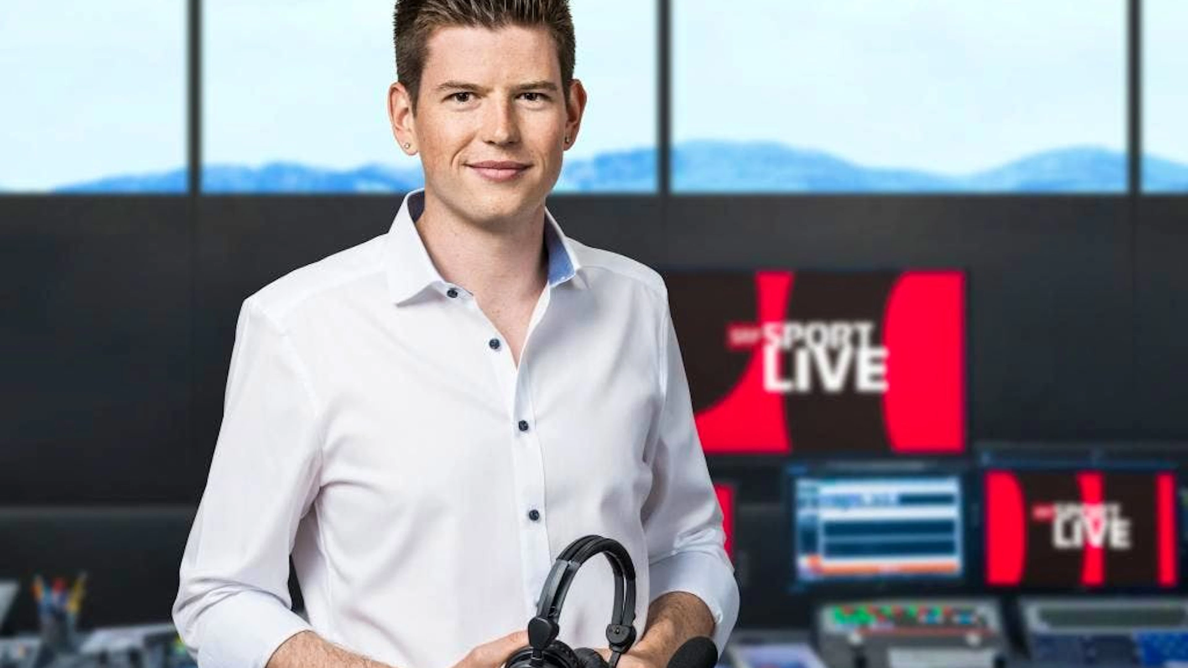 Nach den ersten zwei Spielen der Schweizerinnen lässt sich sagen: Hauptmoderator Calvin Stettler geht einem Teil des TV-Publikums auf die Nerven.
