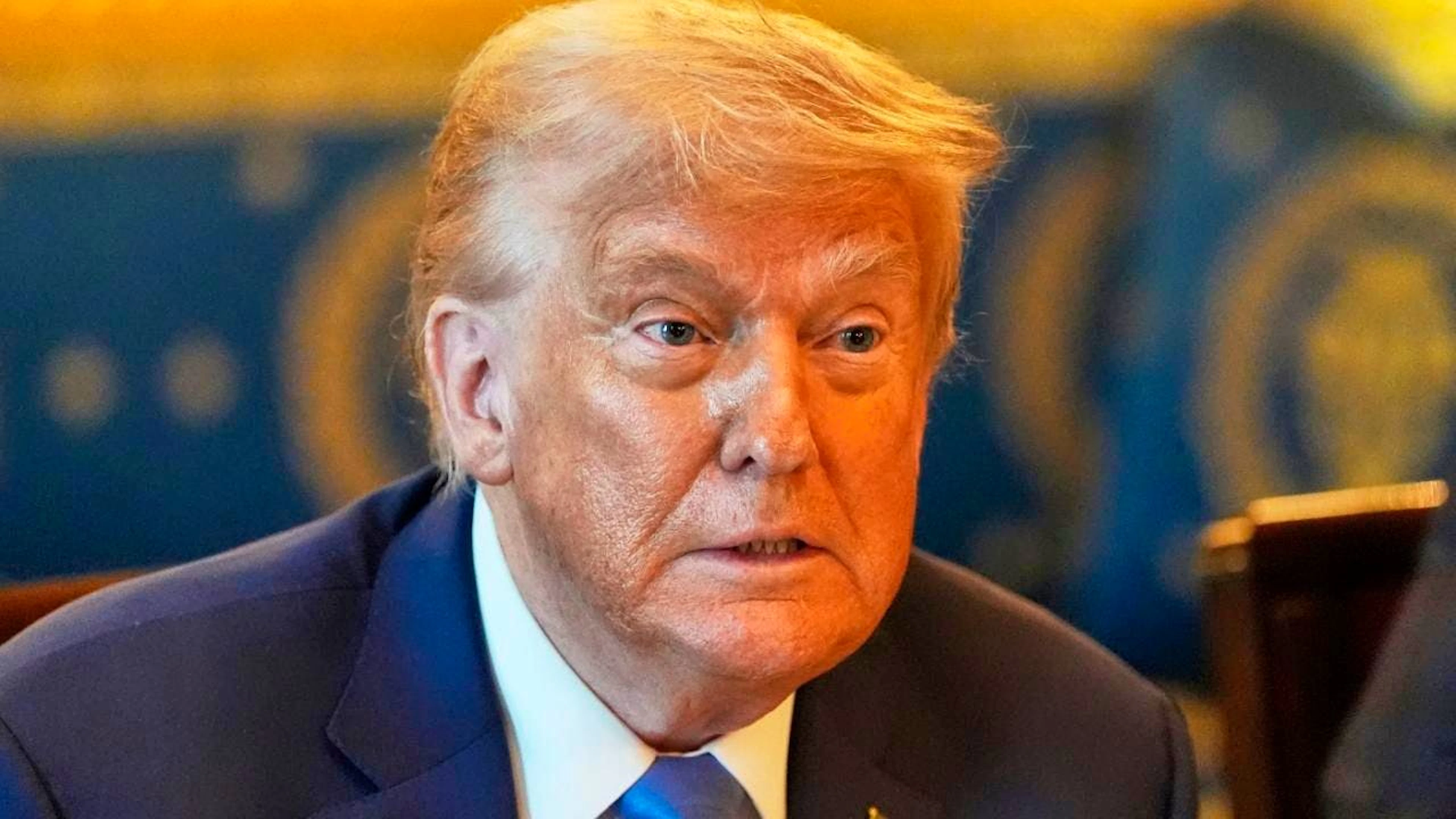 US-Präsident Donald Trump spricht während eines Treffens mit Netanjahu, Ministerpräsident von Israel, im Blue Room des Weißen Hauses in Washington. Foto: Alex Brandon/AP/dpa