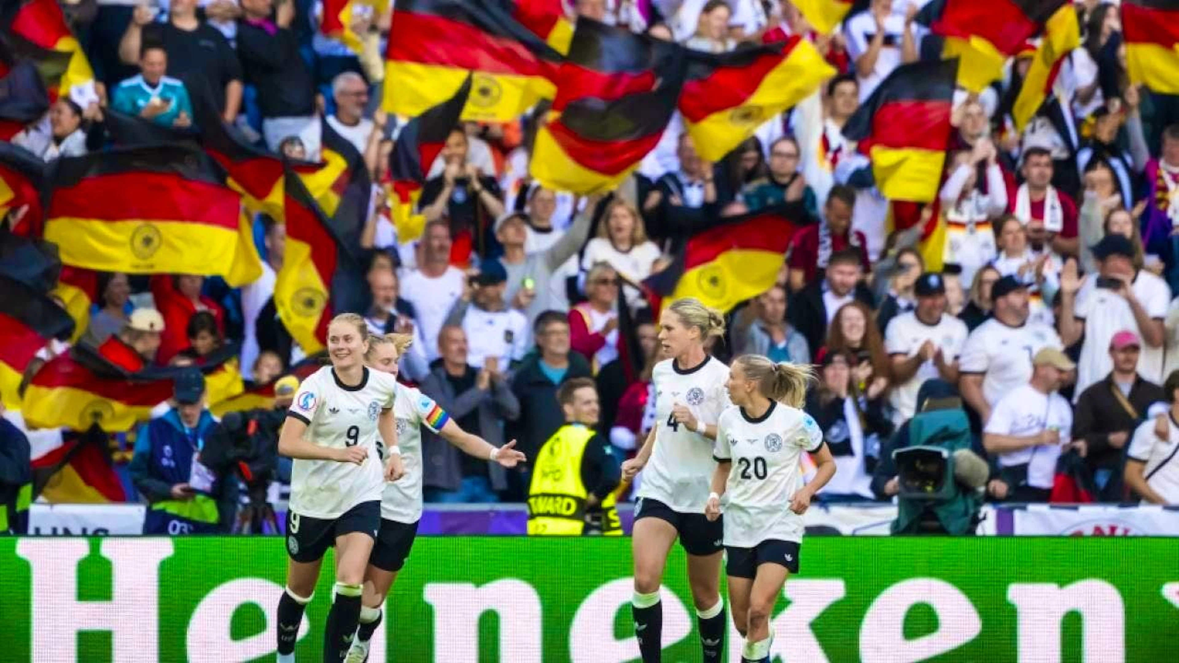 A German festival in Basel: Sjoeke Nüsken celebrates her goal to make it 1:1 in front of an impressive crowd of fans
