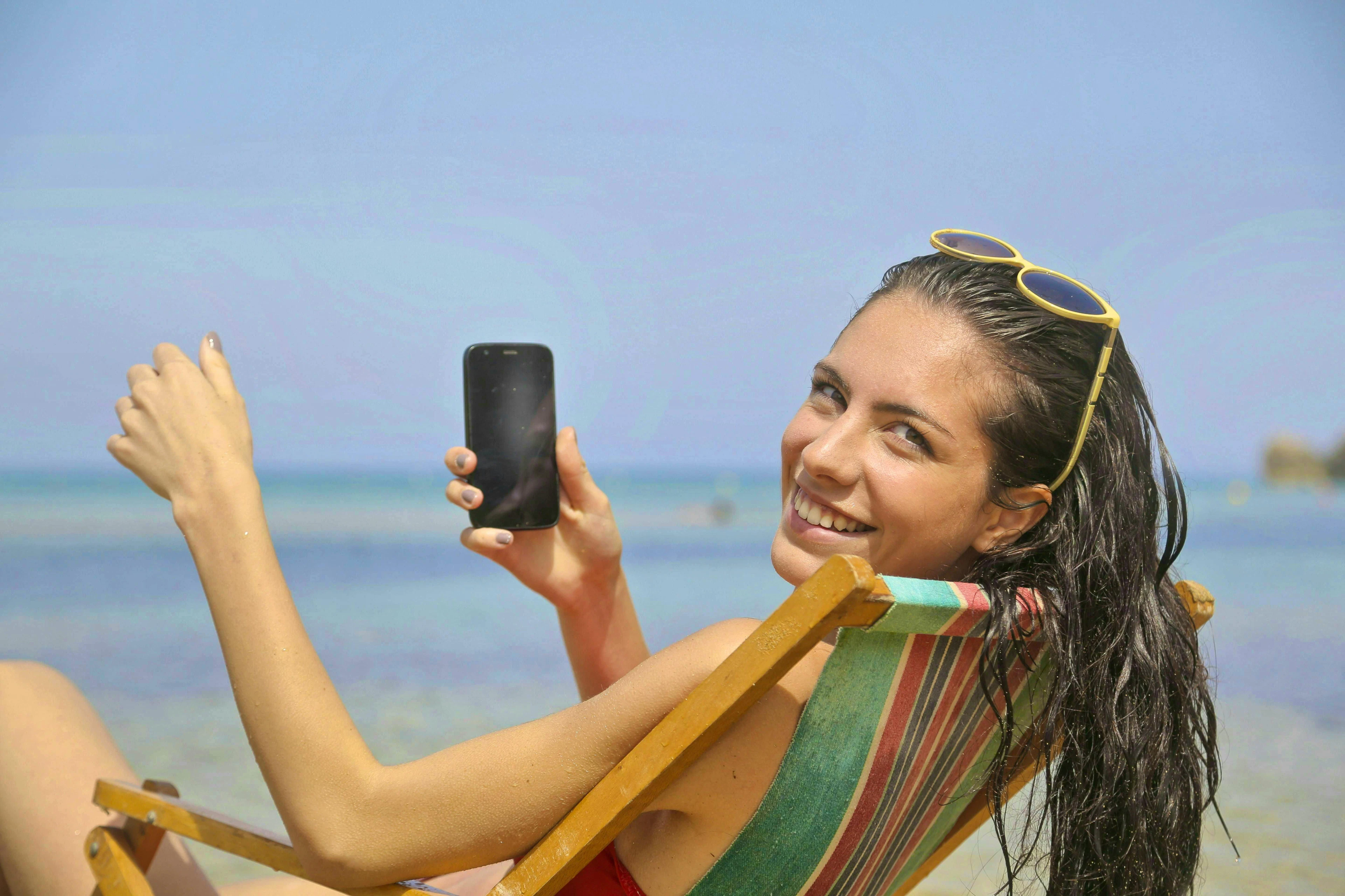 Che si tratti di creare un itinerario su misura, di pianificare il budget o di fungere da assistente linguistico, l'intelligenza artificiale è un compagno utile per la pianificazione delle vacanze.
