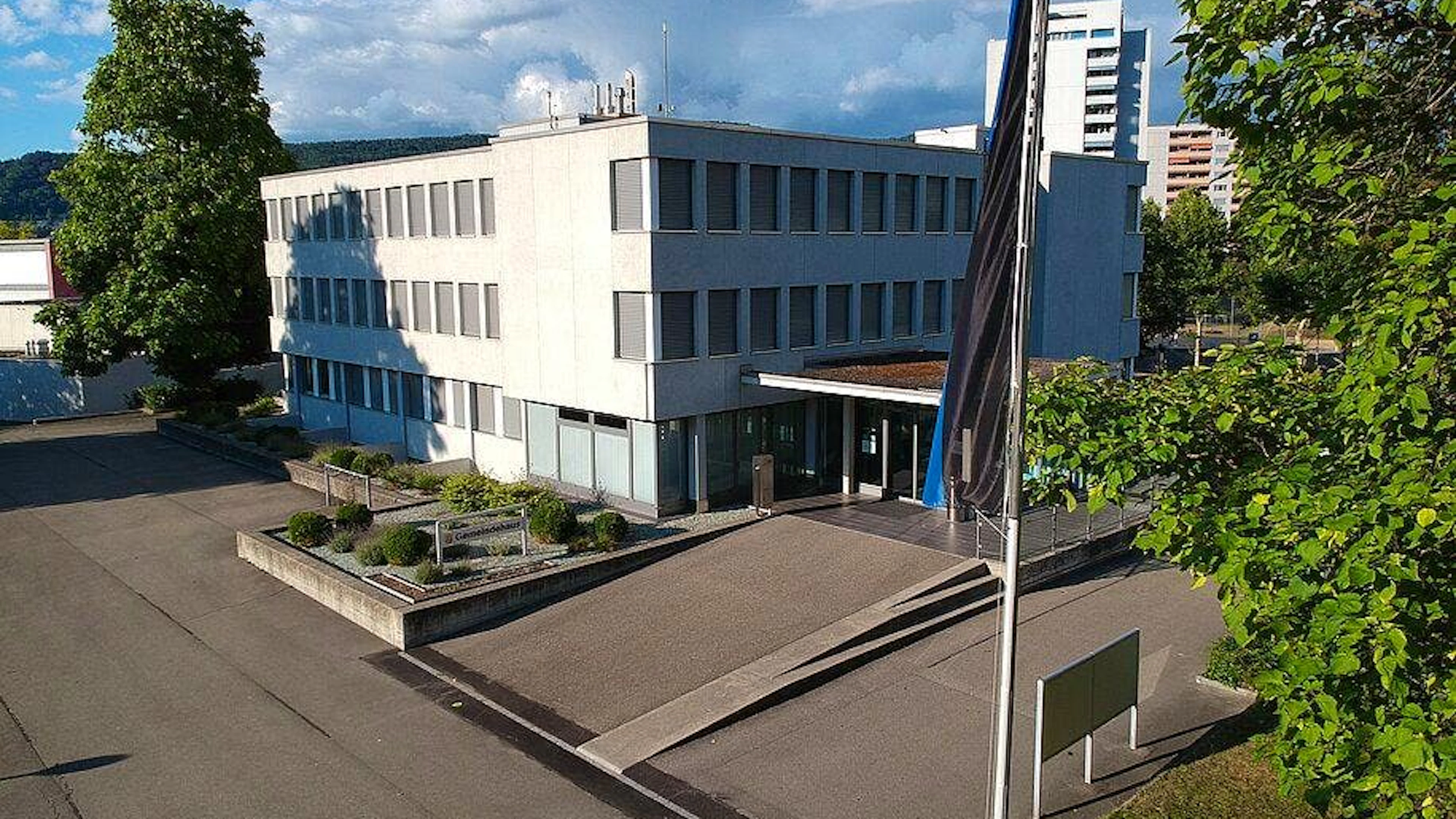 Hat sich der Ex-Finanzchef von Neuenhof falsch verhalten? Gegen ihn werden schwere Vorwürfe erhoben.