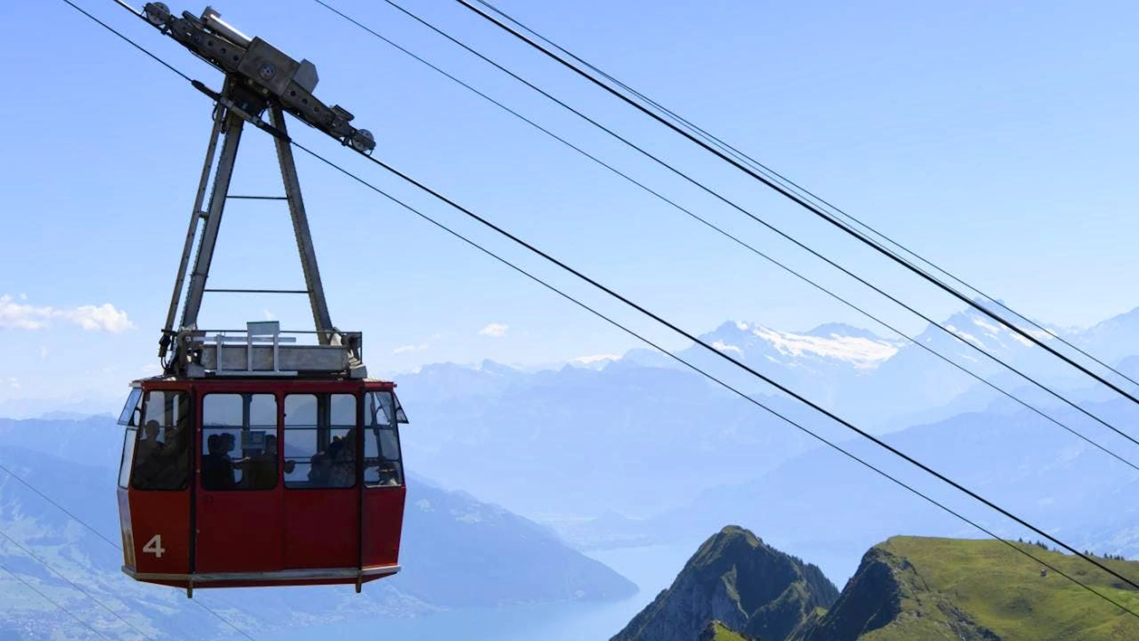 Die Bergbahnen in der Schweiz sind sehr gut in die Sommersaison gestartet. Die Gästezahlen kletterten dank dem sonnigen und trockenen Monat Juni in die Höhe.(Symbolbild)