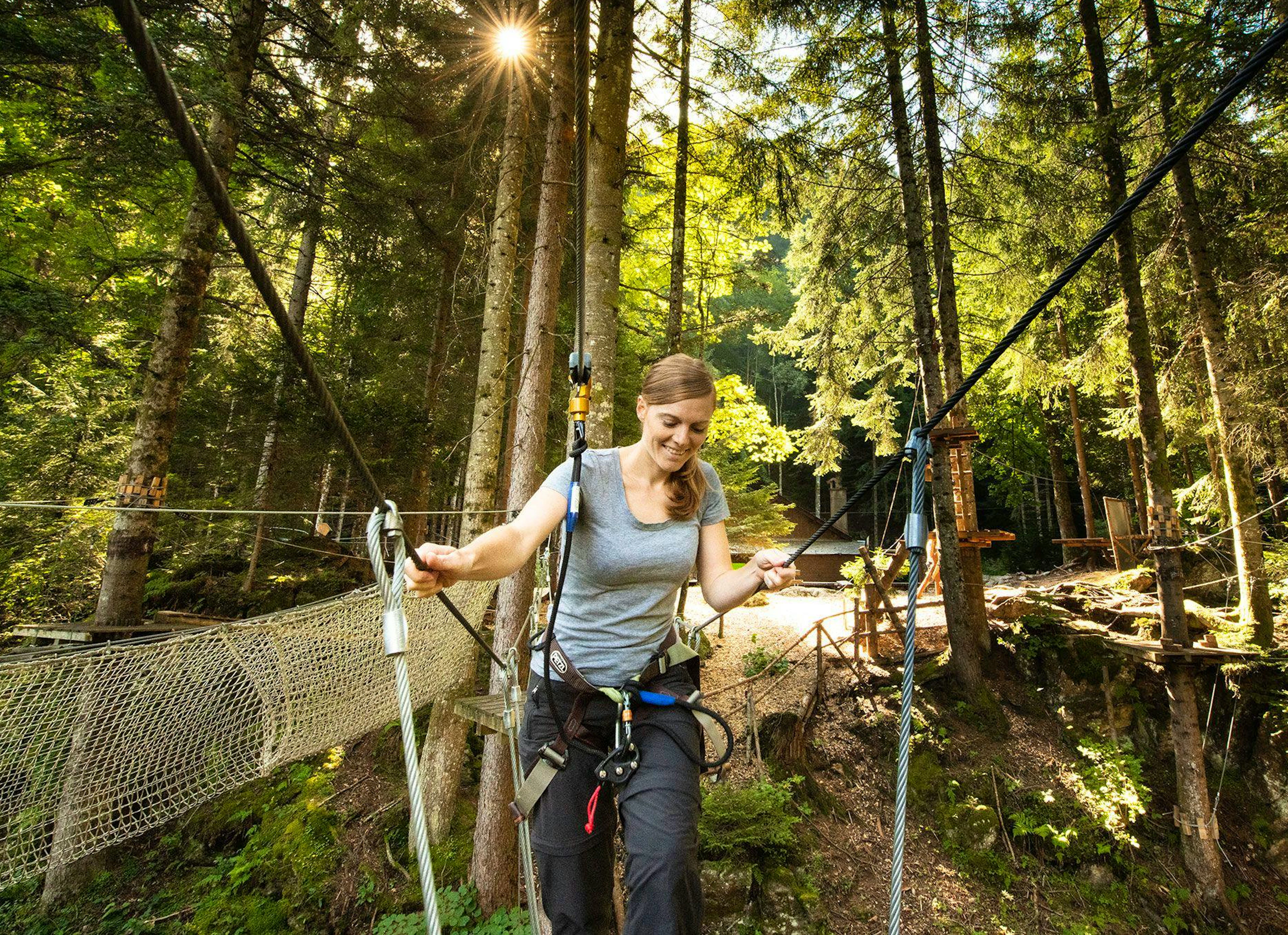Envie de bouger? Rendez-vous à l’Organic Adventure Park à Champéry pour y faire un accrobranche dont vous vous souviendrez.