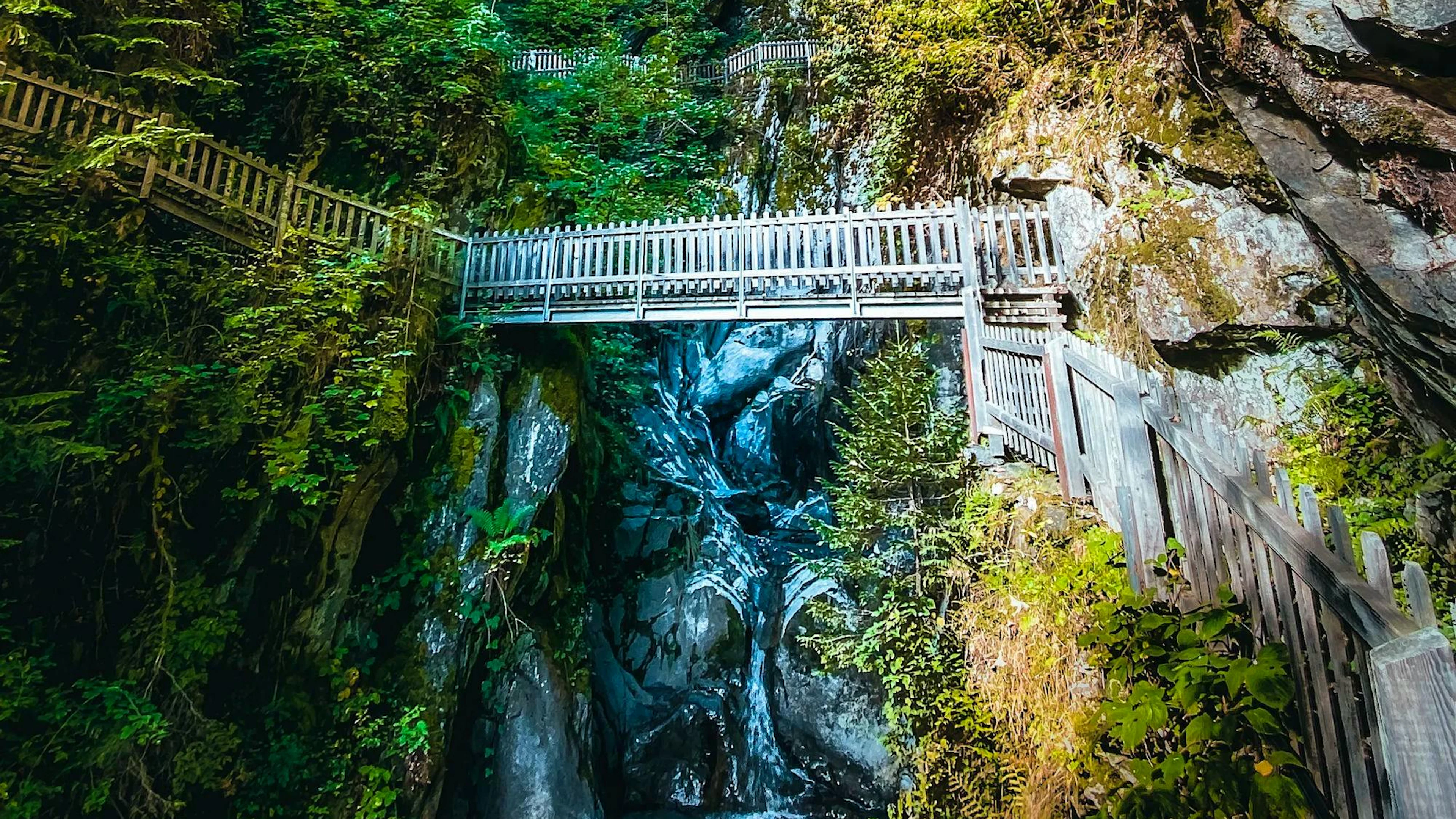 Les gorges du Triège, un parcours impressionnant à travers l'histoire et la nature.