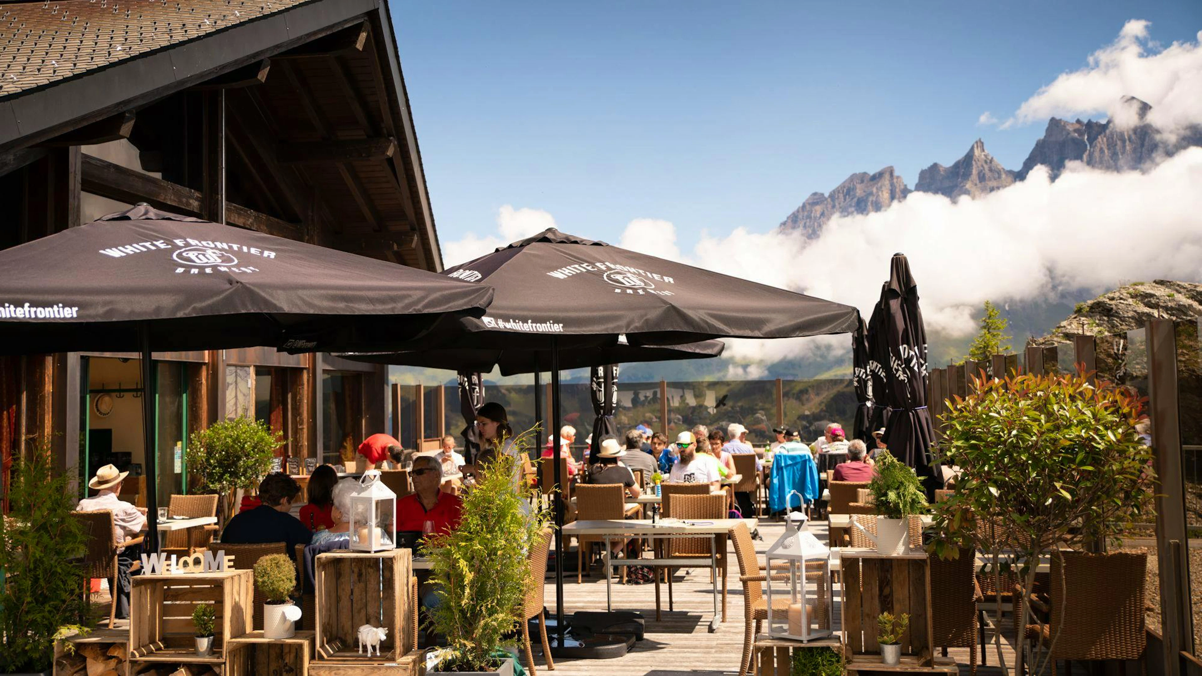 Le R.E.D, sur la Croix-de-Culet, vous attend pour profiter de la vue et de la terrasse.