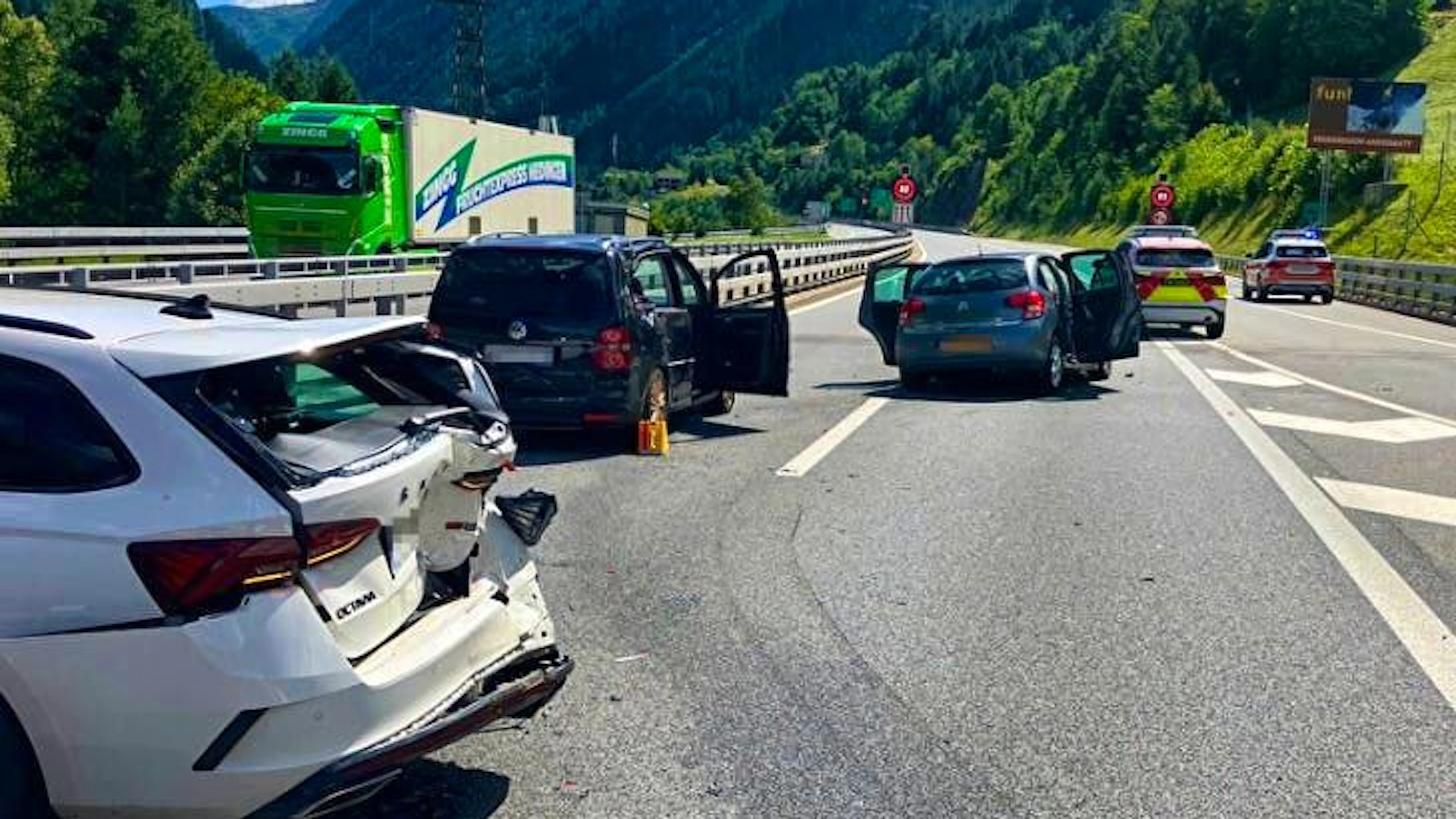 Dix personnes sont blessées dans l'accident.