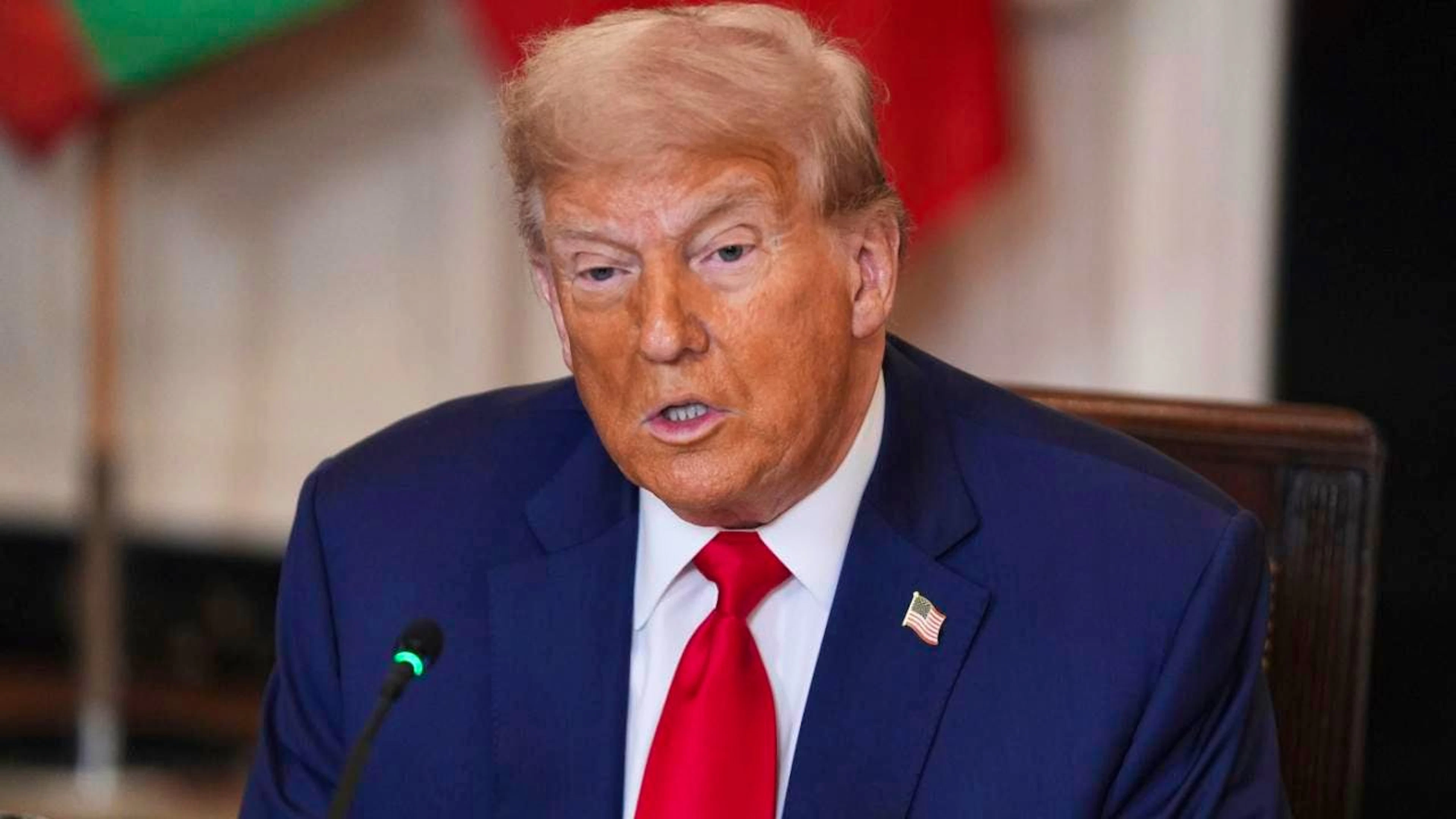 US-Präsident Donald Trump spricht während eines Mittagessens mit afrikanischen Staatsoberhäuptern im State Dining Room des Weißen Hauses. Foto: Evan Vucci/AP/dpa