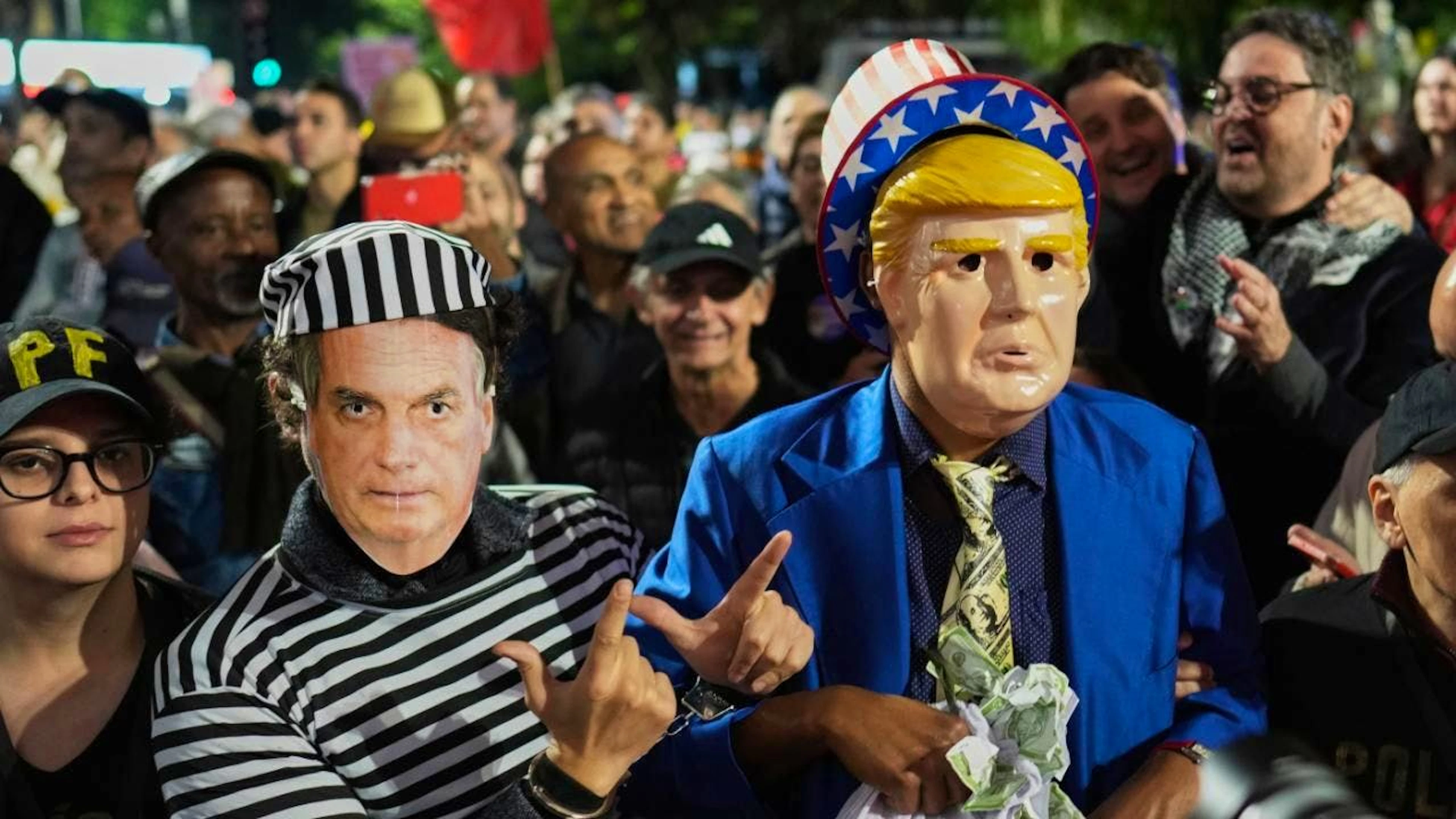 Proteste in Brasile per i dazi annunciati da Trump a causa del processo in corso all'ex presidente Jair Bolsonaro