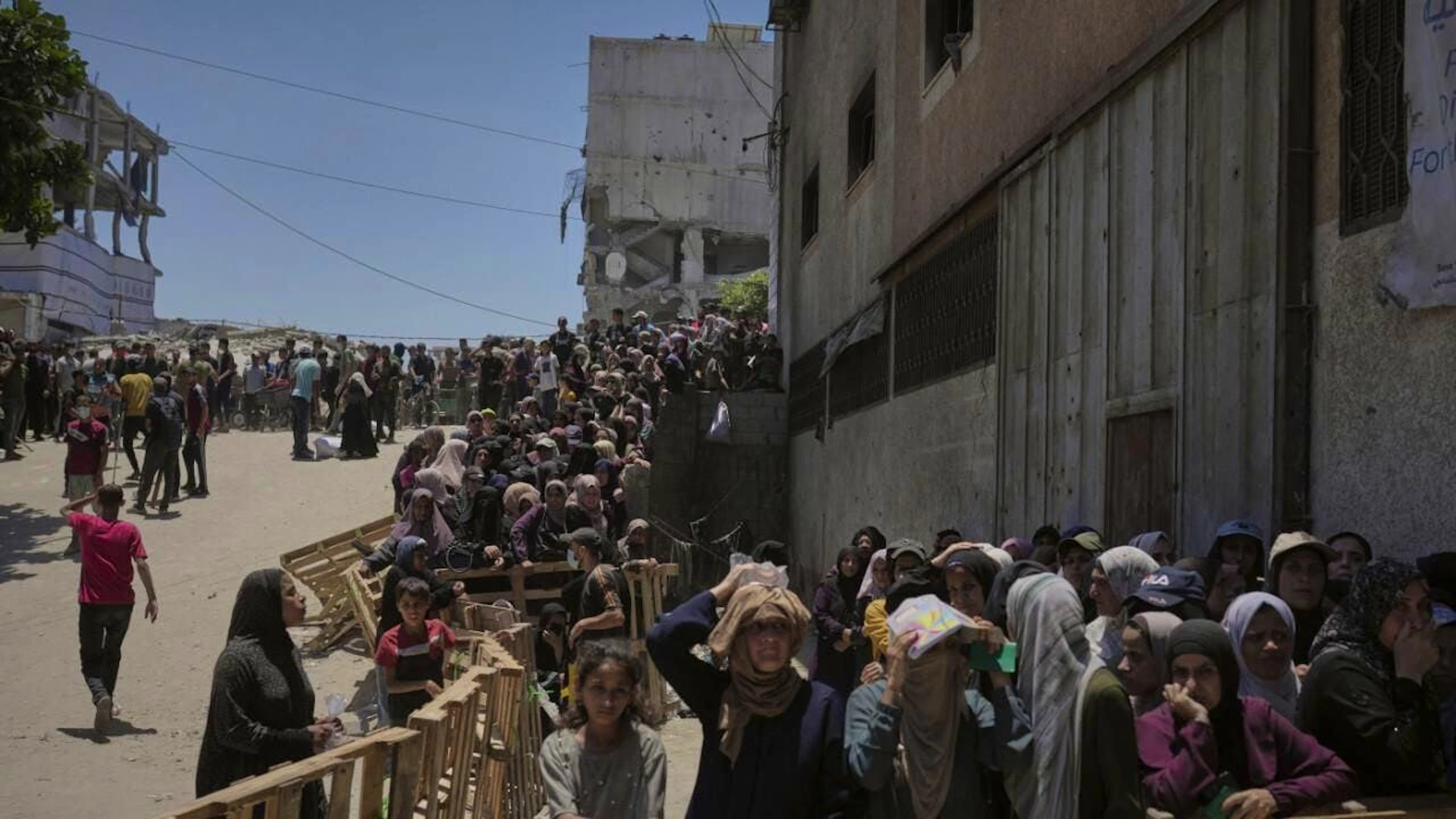 Sept agences onusiennes ont averti dans une déclaration commune que la pénurie de carburant à Gaza avait atteint un "niveau critique" et constituait un "nouveau fardeau insupportable" pour "une population au bord de la famine".