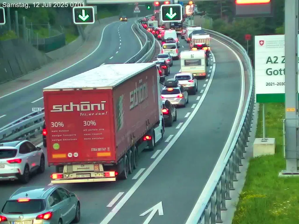 Gotthard tunnel: Vacation start causes long traffic jam