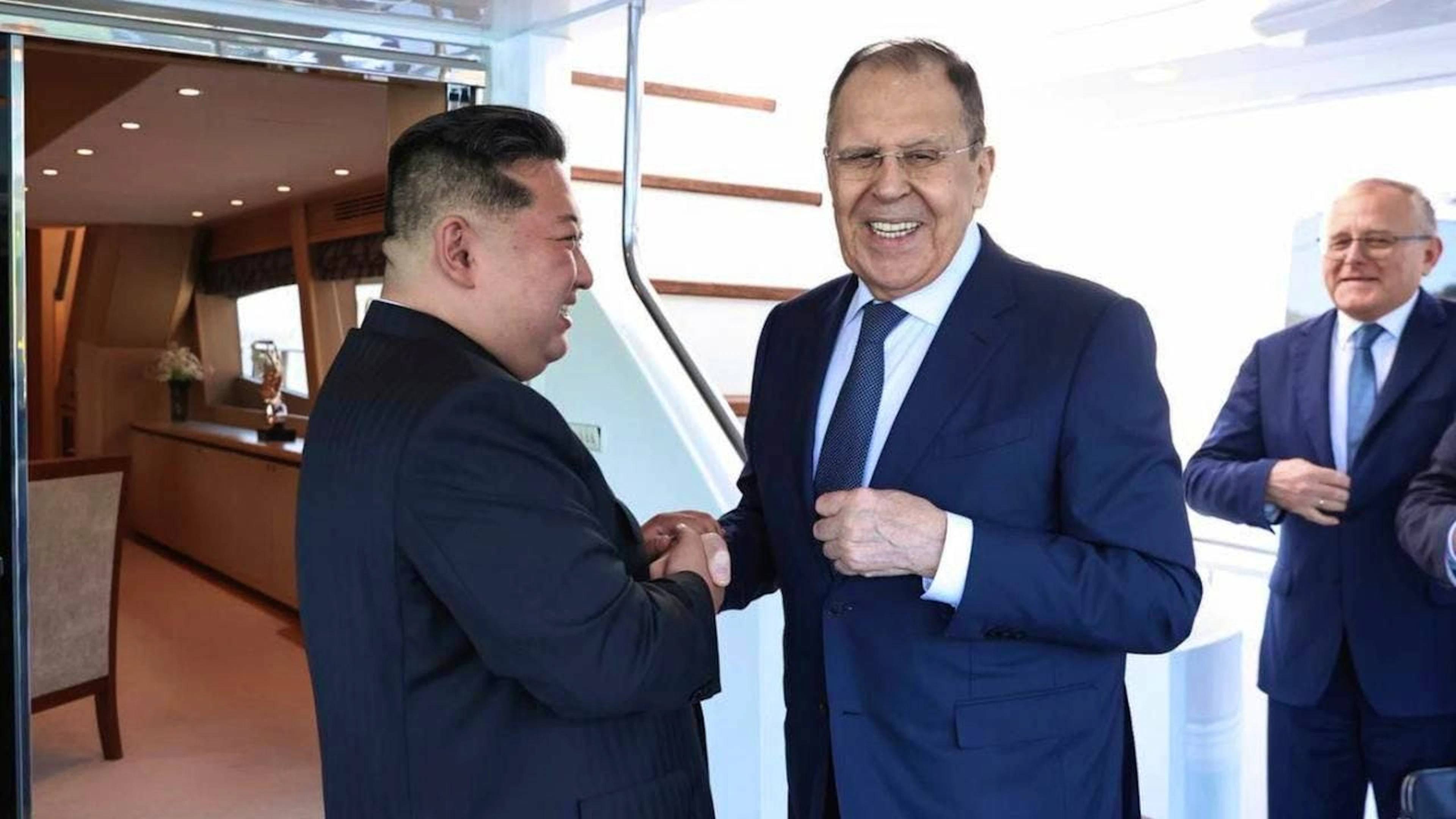 La Corée du Nord est "prête à soutenir et à encourager de façon inconditionnelle toutes les mesures prises par les dirigeants russes pour éliminer à la racine la cause de la crise ukrainienne", a dit Kim Jong-un à Sergueï Lavrov.