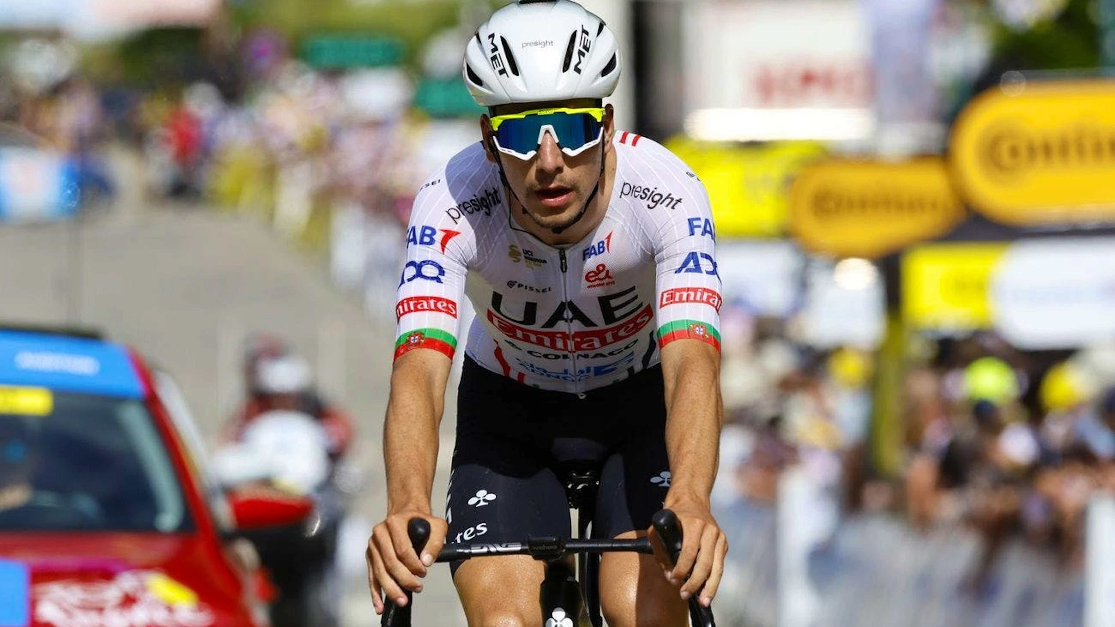 Joao Almeida a vécu une terrible chute mais est remonté sur le vélo pour continuer le Tour de France. 