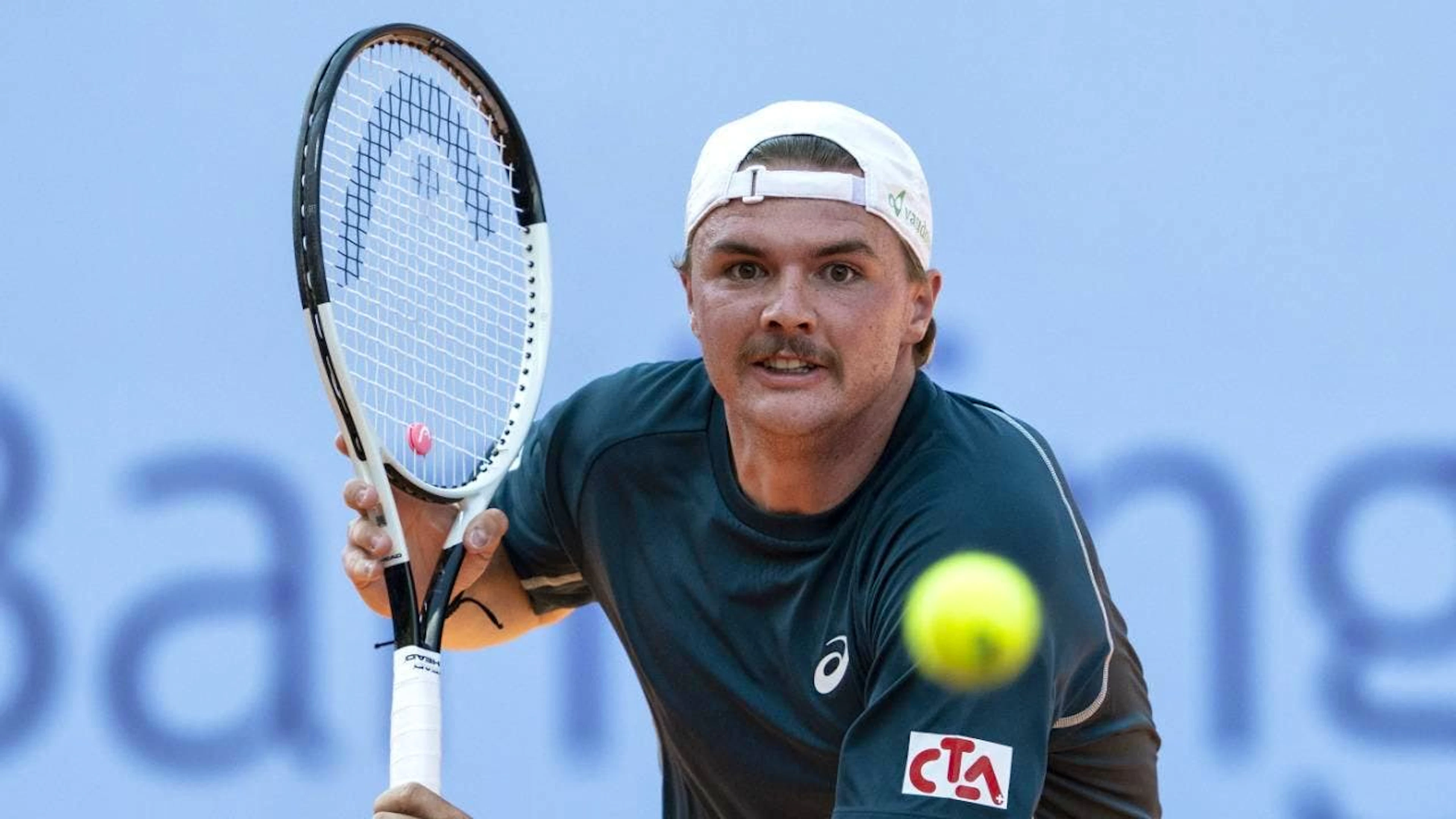 Beisst sich ind er 1. Runde des Swiss Open in Gstaad durch: Dominic Stricker