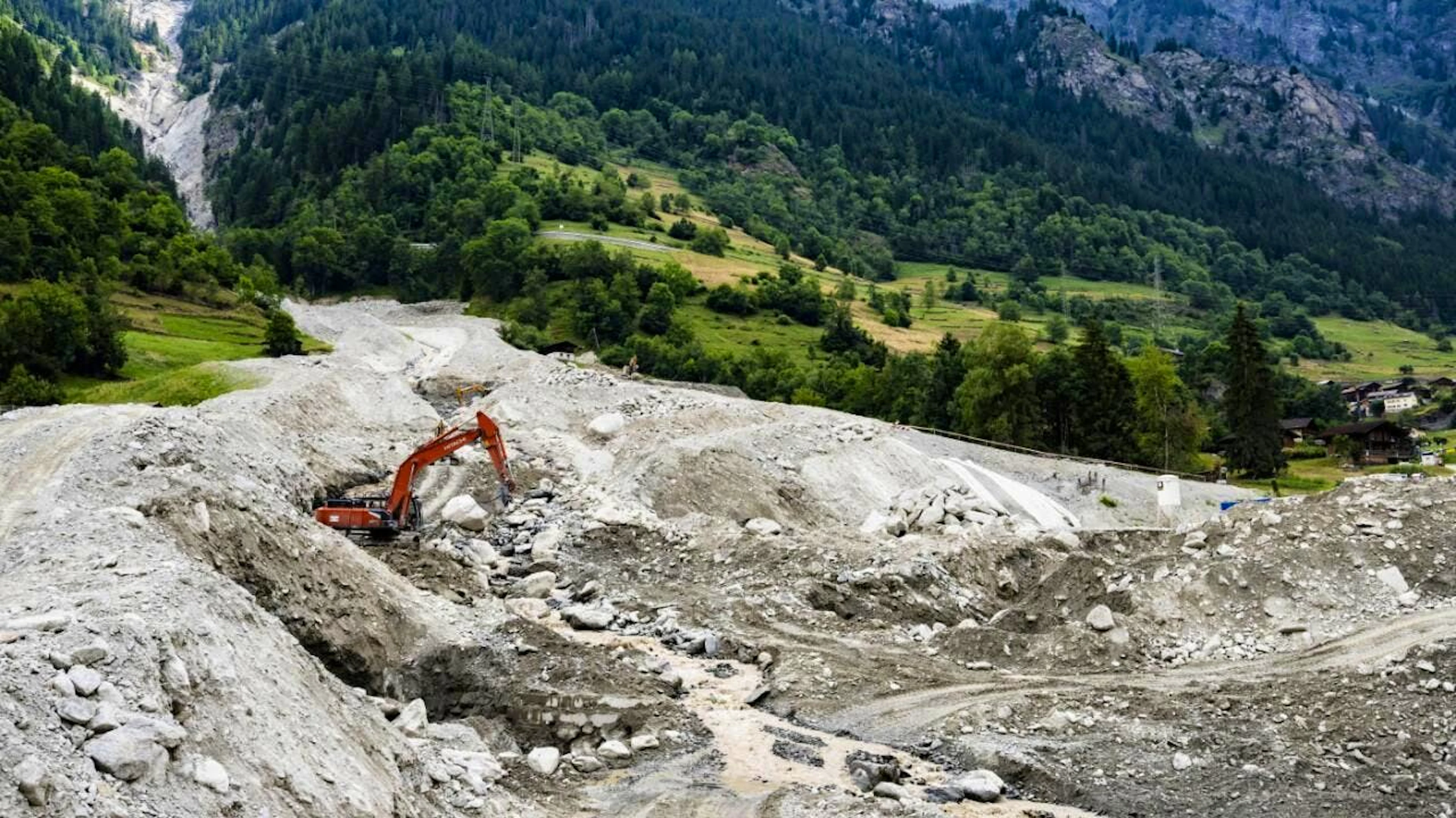 Cette étude pourrait aider à mieux comprendre et prévoir la force destructrice des laves torrentielles, comme celle survenue en juin sur la commune de Val de Bagnes en Valais (archives).