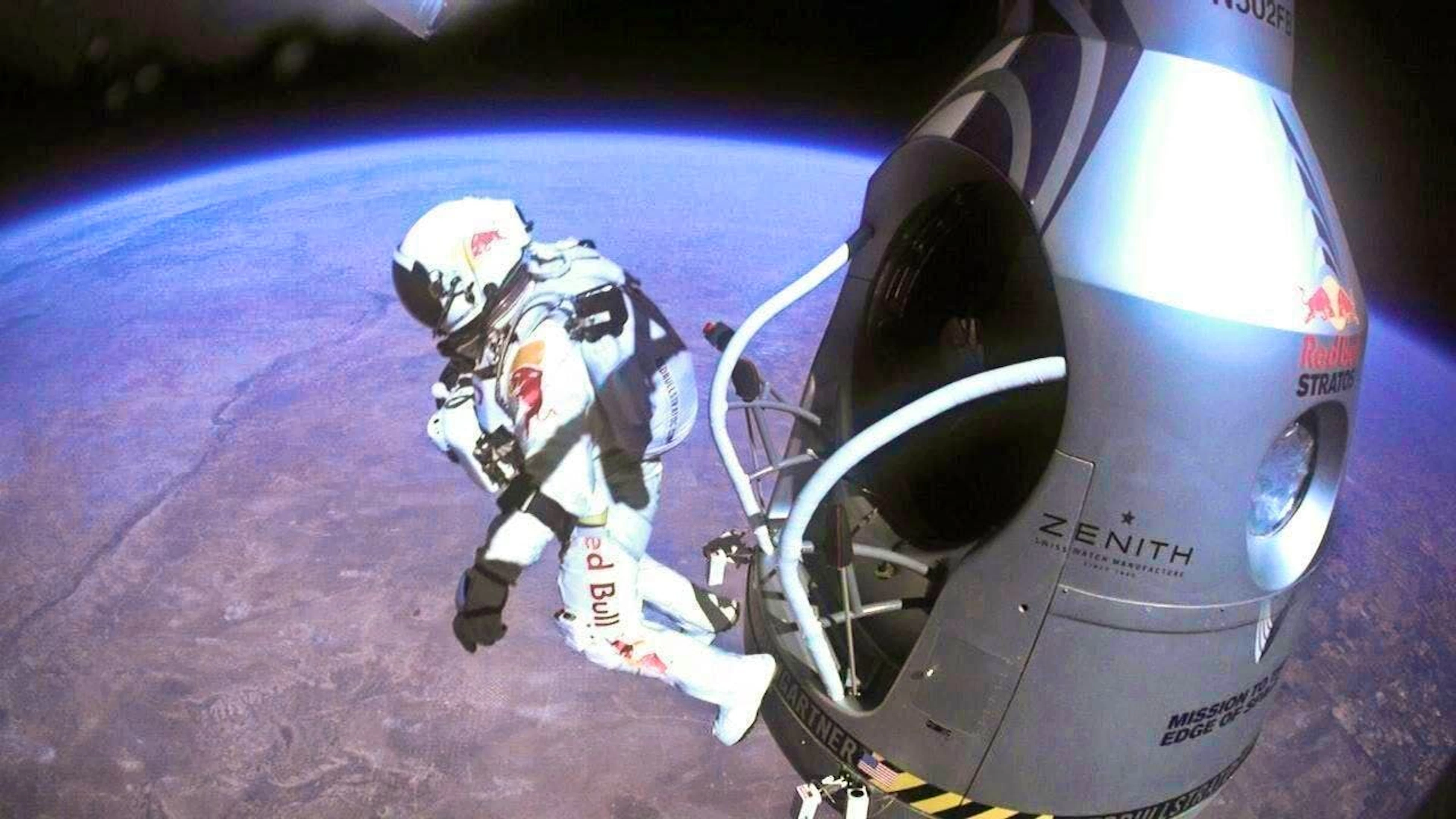 Jump from a height of 39 kilometers: Felix Baumgartner on 14 October 2012.