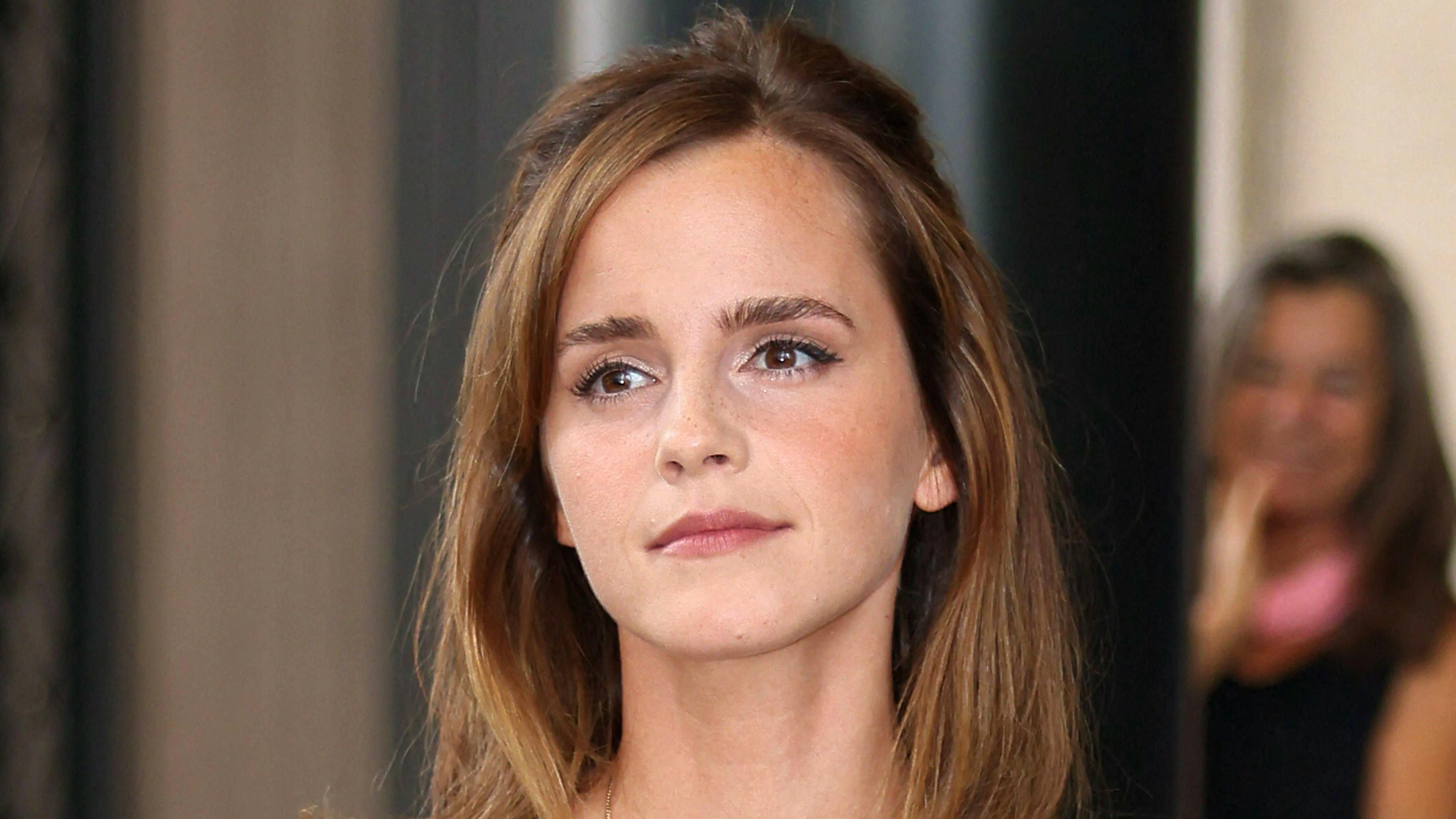 Emma Watson deve prendere il treno.