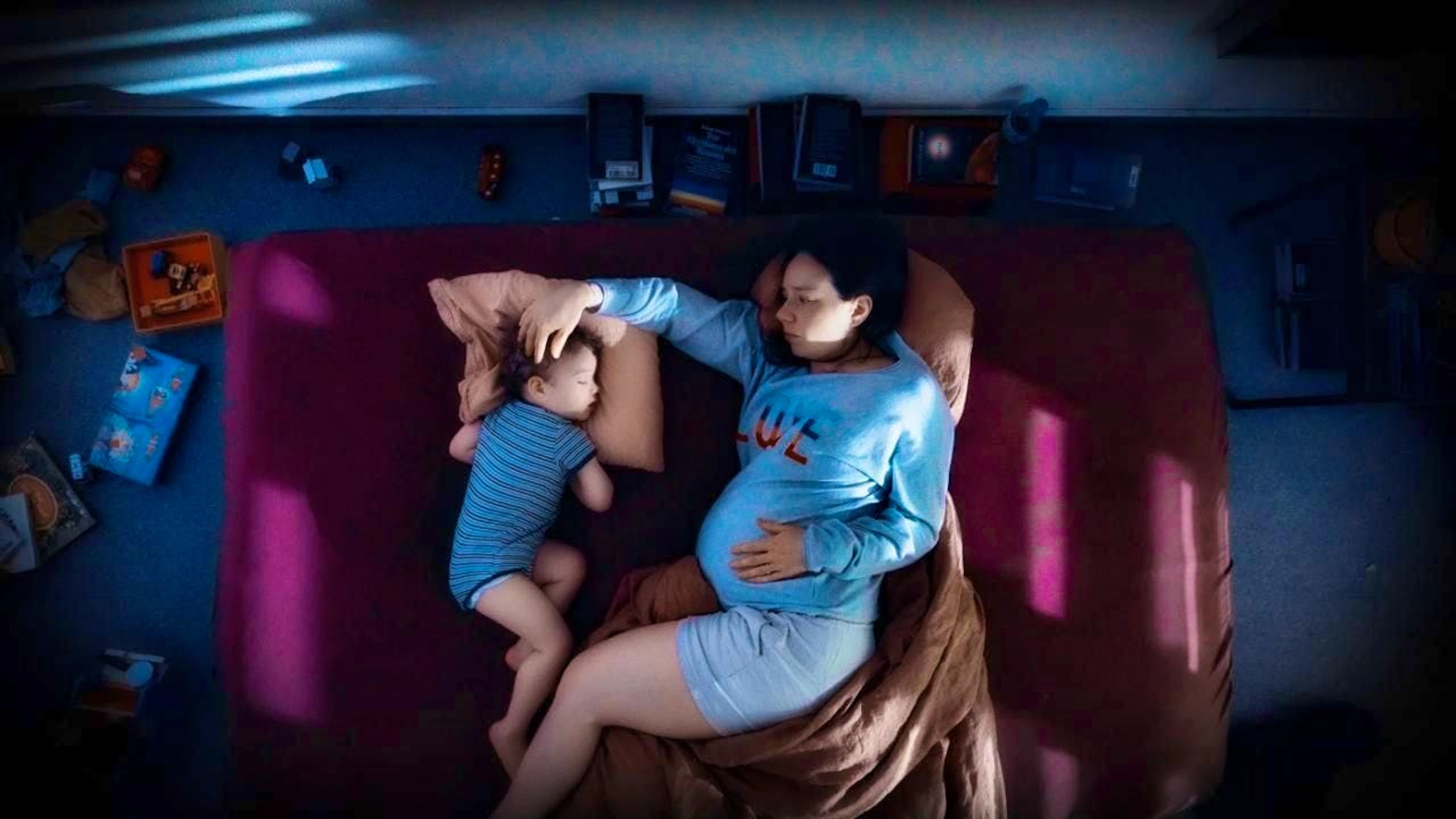 A son who grows up too quickly and a pregnancy out of nowhere: in the film "Norma Dorma", the main character's life takes unusual turns.
