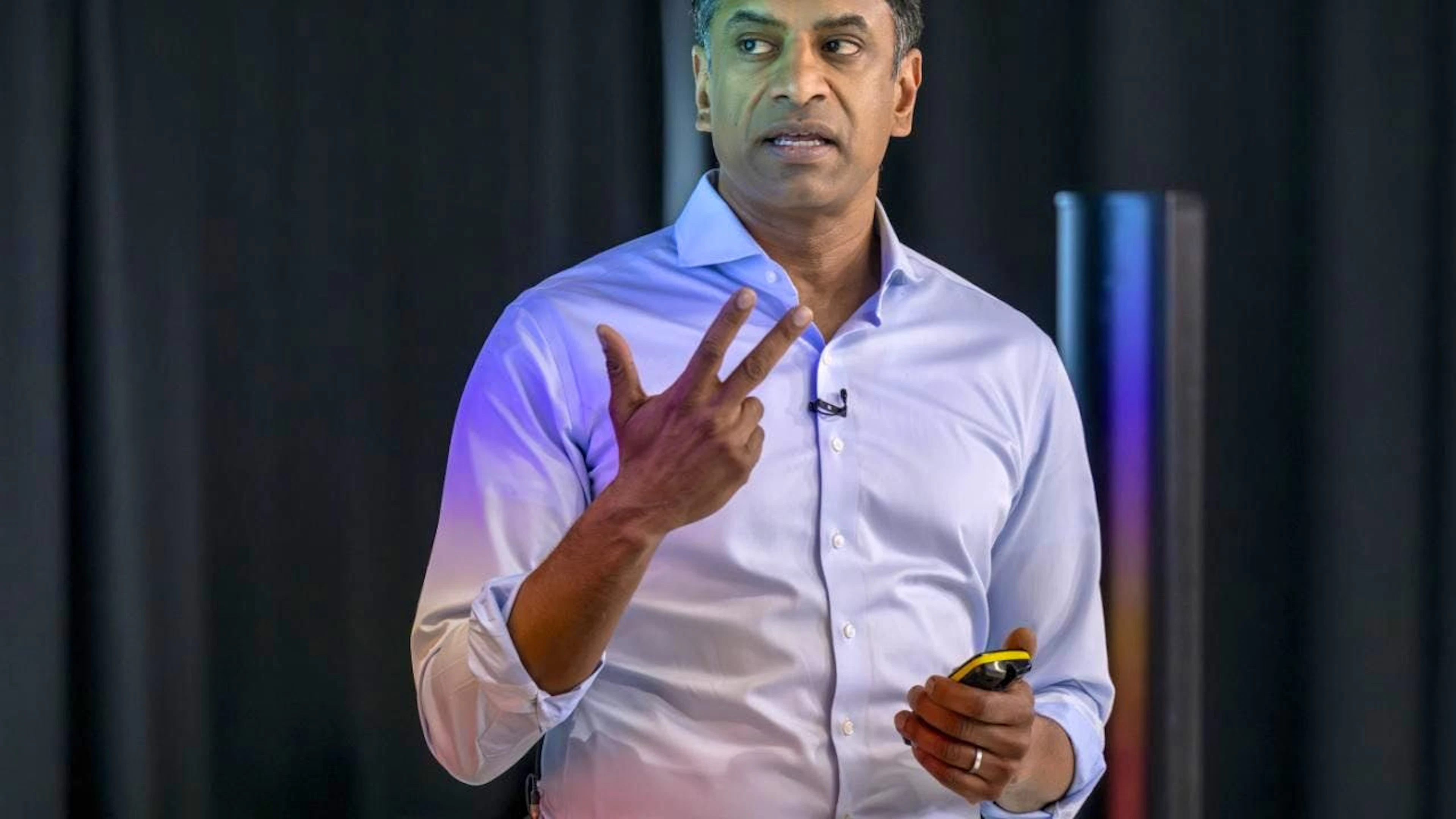 Novartis, ici son patron Vasant Narasimhan, a vu son bénéfice net hors facteurs jugés non récurrents grossir de presque 18% à 4,71 milliards de dollars. (archives)