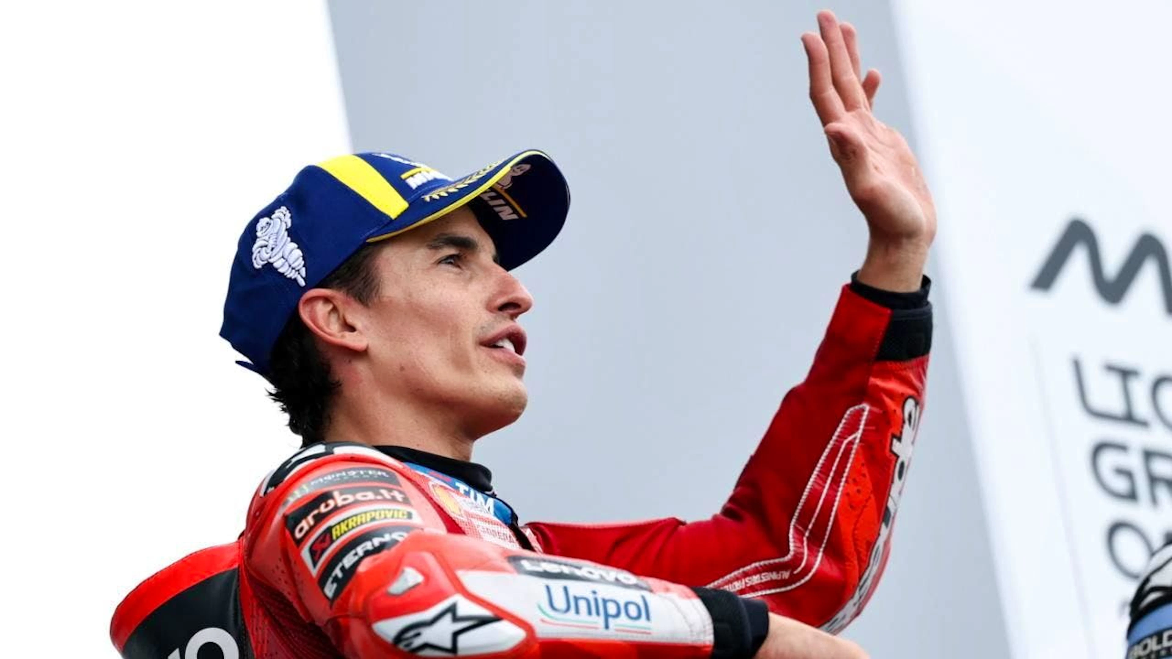 Marc Marquez winkt ins Publikum