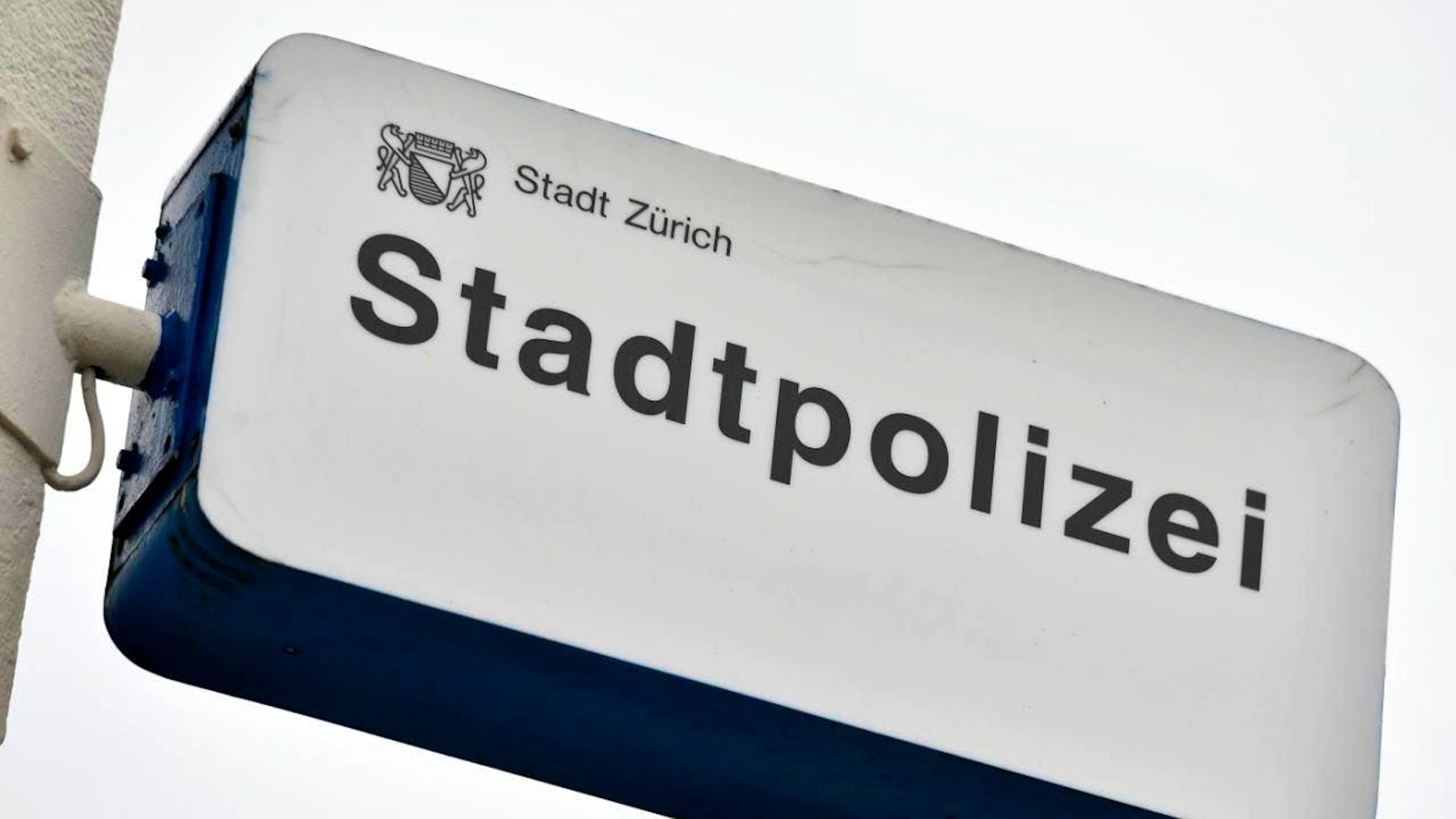Die Stadtpolizei versucht, die Identität des Toten zu klären. (Symbolbild)