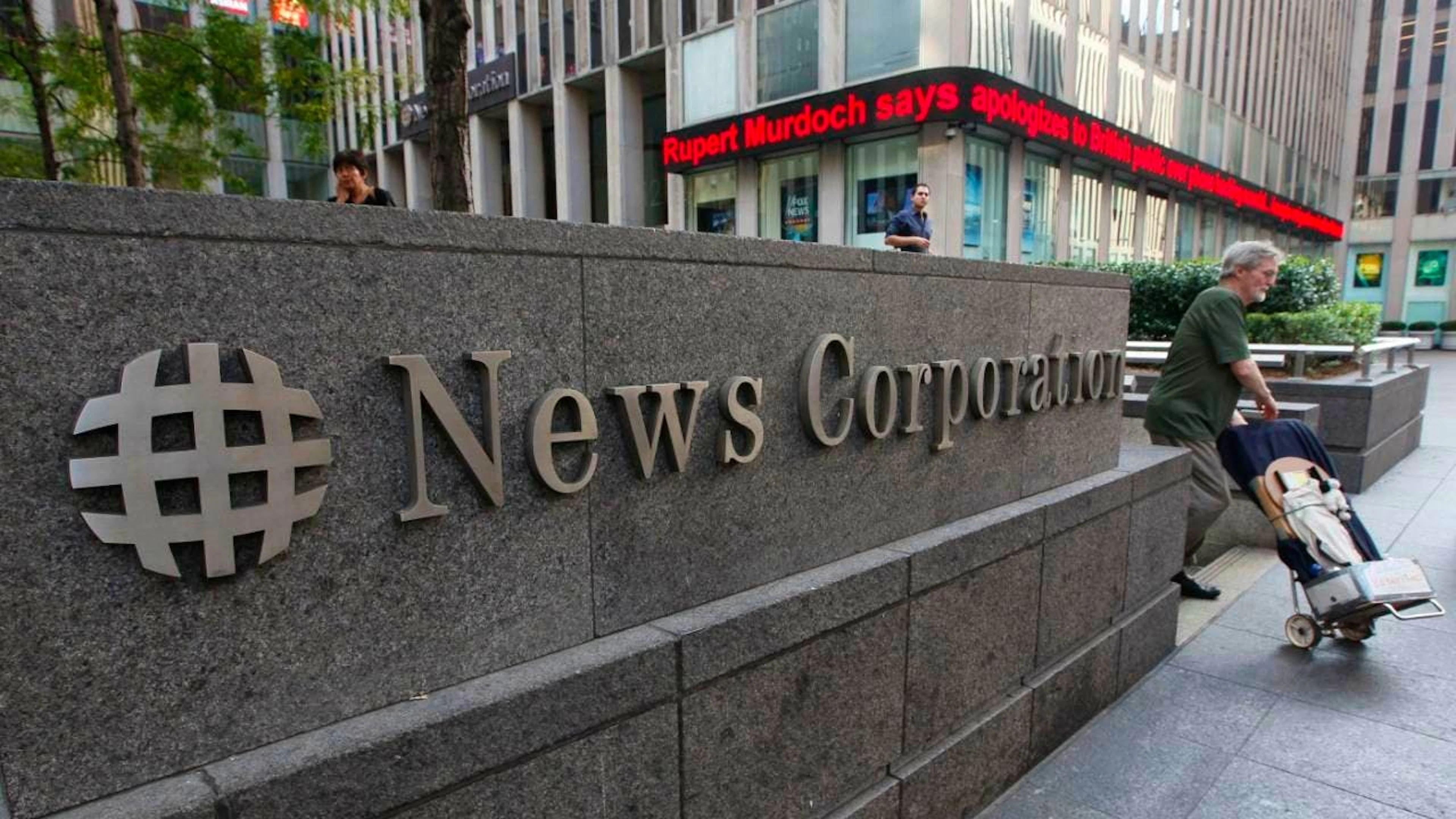 La sede di News Corporation a New York, la società di Rupert Murdoch proprietaria, fra l'altro, del Wall Street Journal.