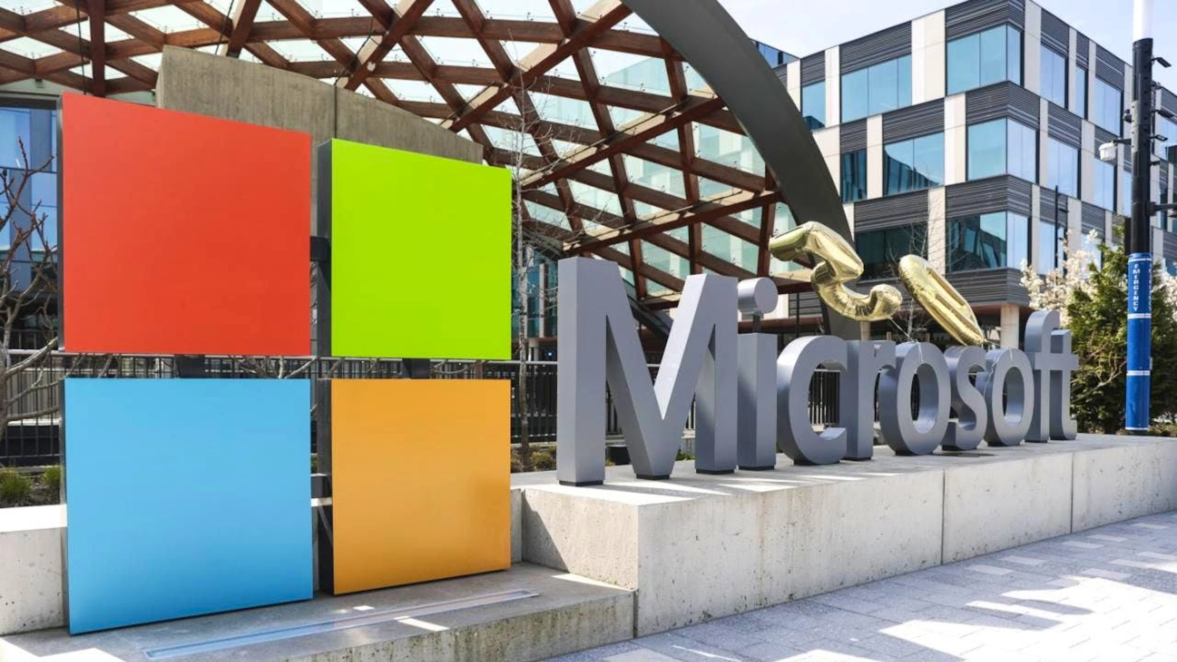 Viele Unternehmen und Behörden betreiben selbst Server zum Teilen von Dateien über Microsofts Software SharePoint. Wegen einer Schwachstelle sind sie nun Hacker-Attacken ausgesetzt. (Archivbild)