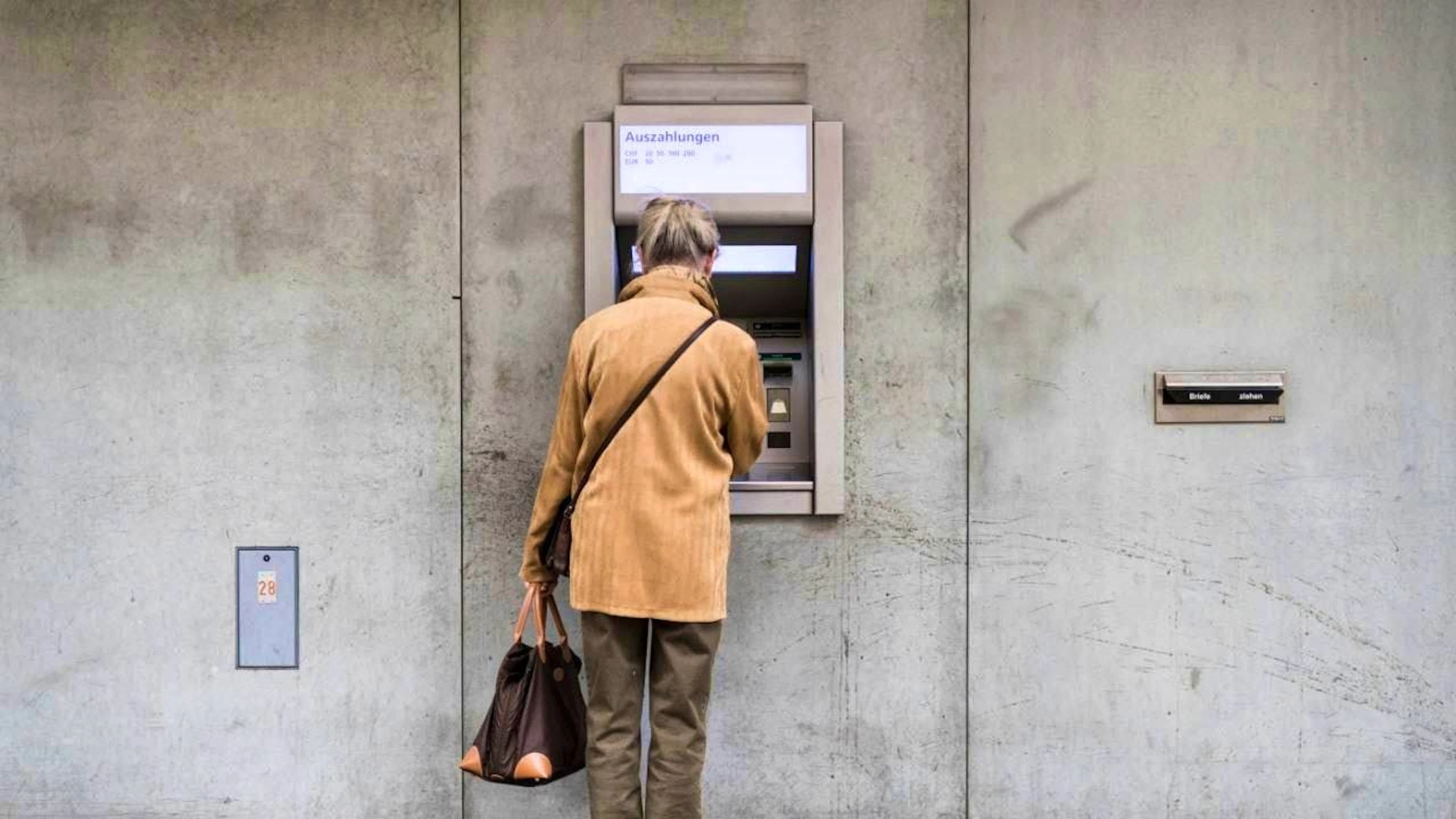 New customer habits and alternative solutions are putting ATM operators under pressure. (archive picture)