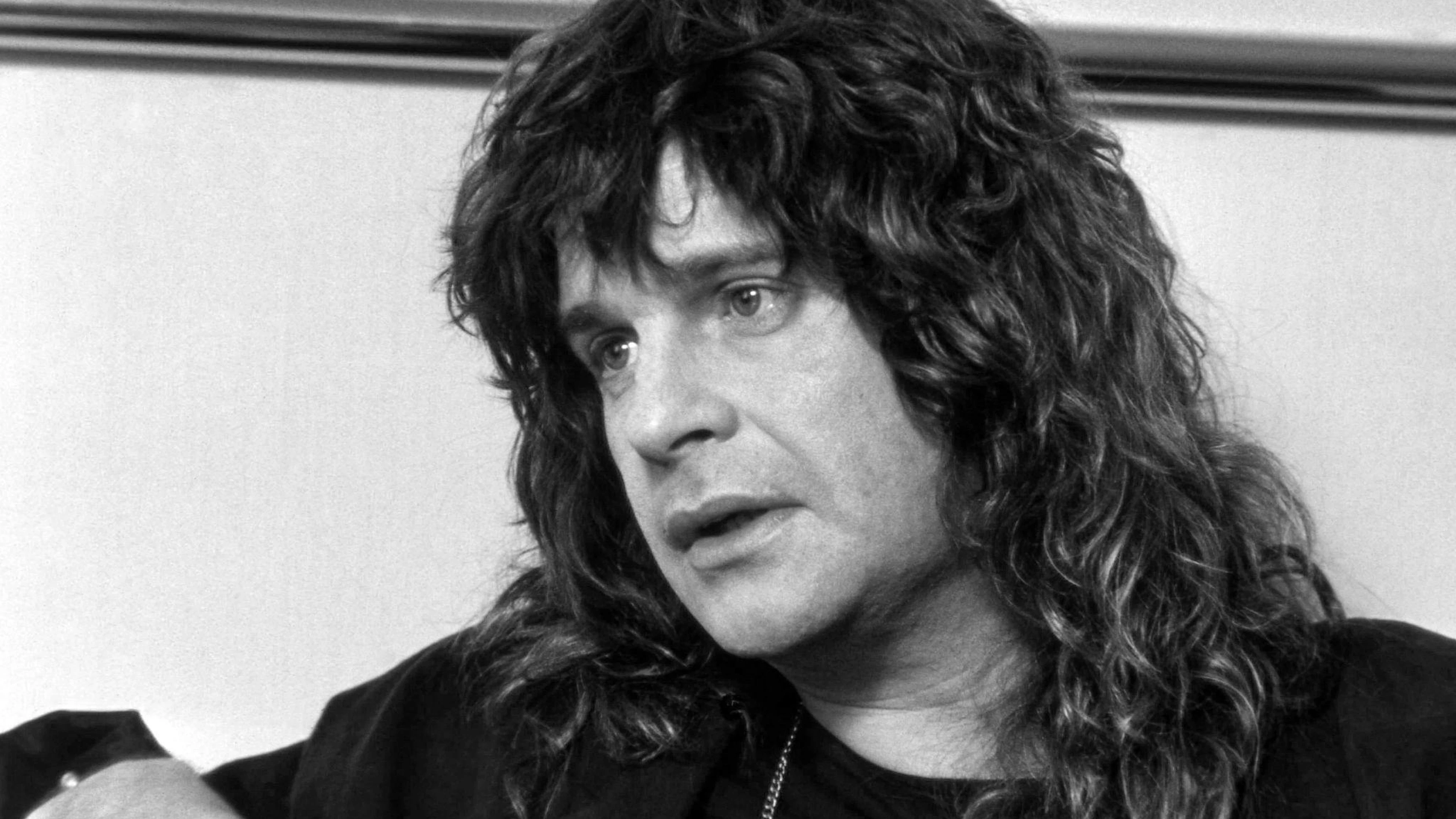 Dass er einer Fledermaus auf der Bühne den Kopf abgebissen hatte, brachte ihm endgültig den Ruf eines Satanisten ein. Ozzy Osbourne beteuerte, damit nichts zu tun zu haben. Er hielt das Tier für eine Attrappe.