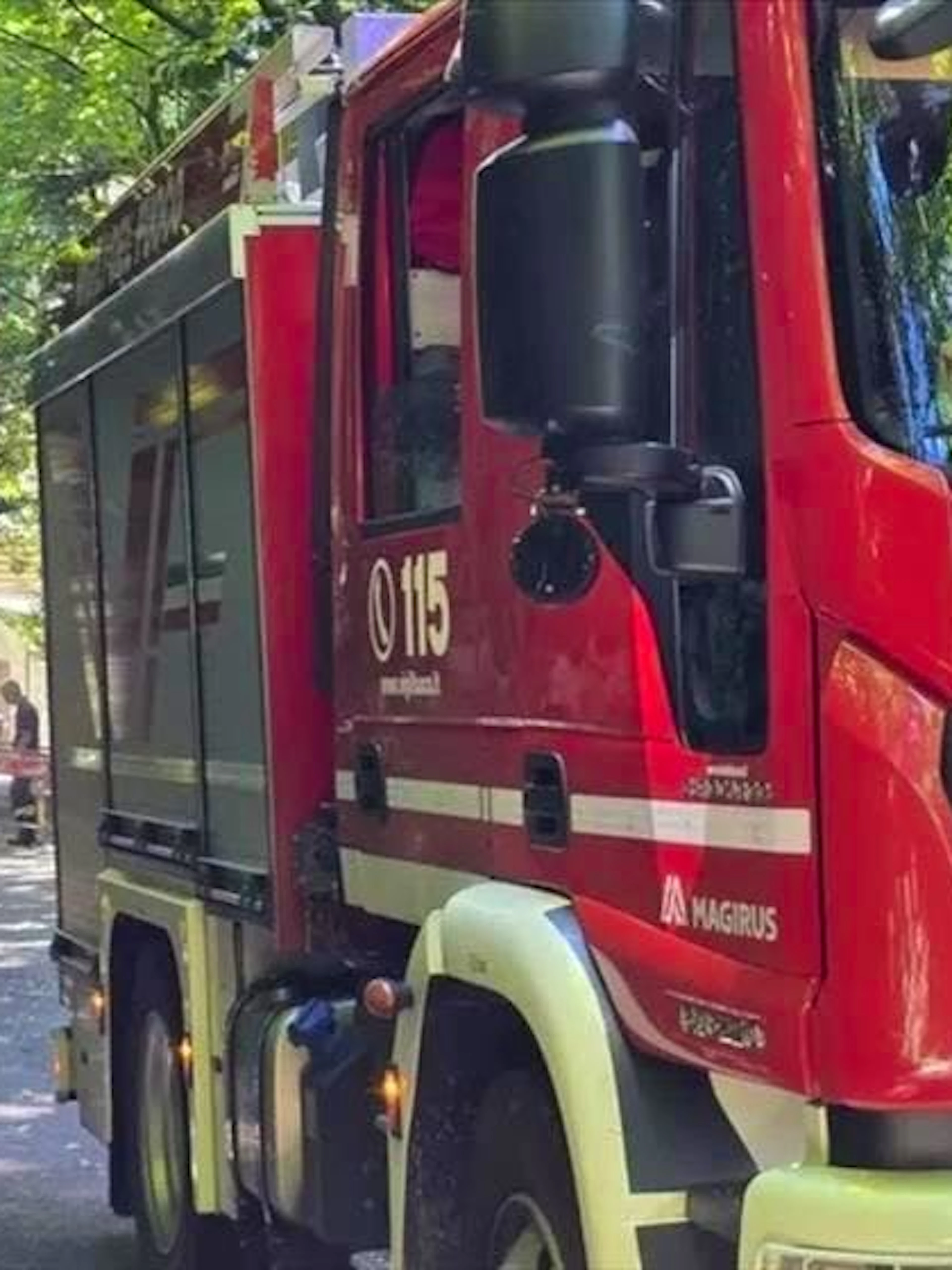 Un uomo si dà fuoco davanti alla casa milanese dell'ex, è gravissimo