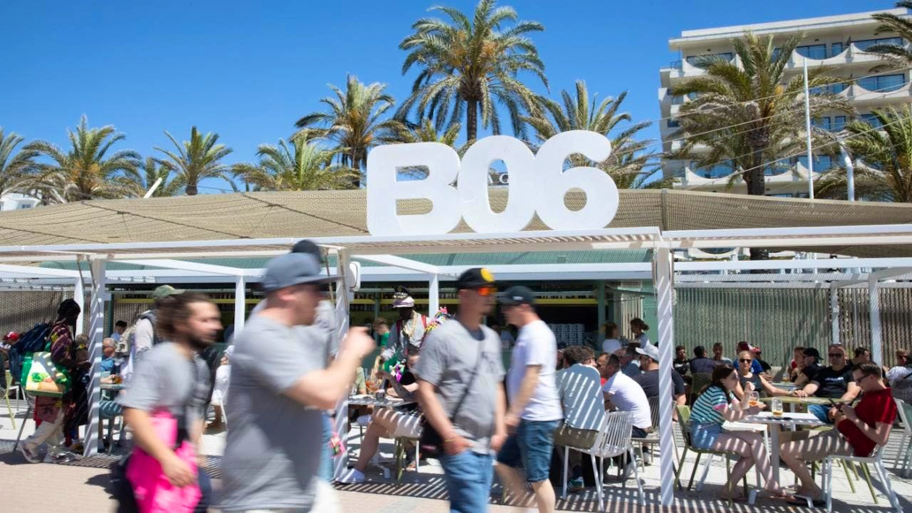 Das Strandlokal Ballermann 6 auf Mallorca. Eine Frau wurde im Meer schwer verletzt.