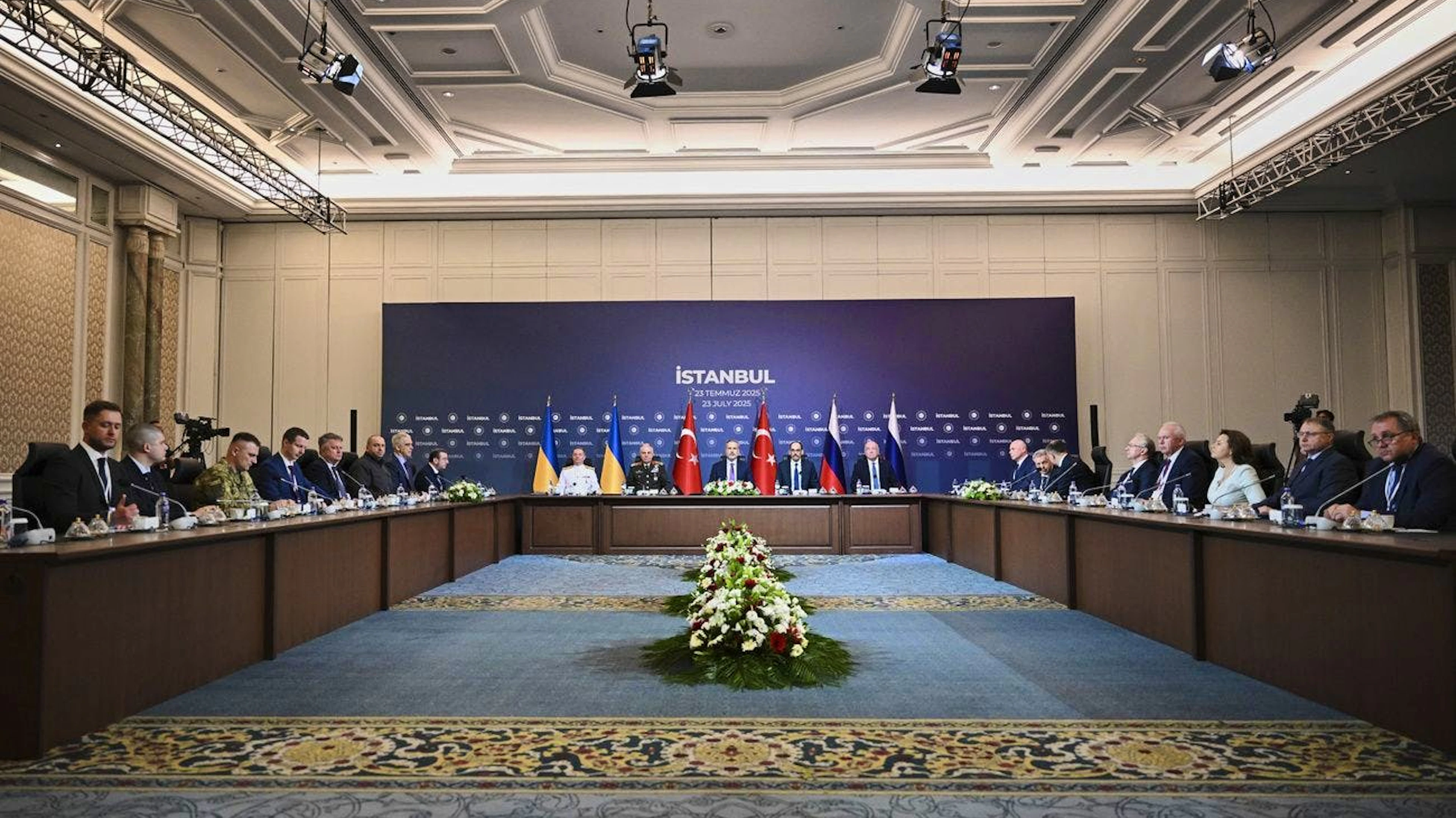 Le delegazioni di Russia e Ucraina sono tornate a sedersi al tavolo delle trattative in Turchia. 