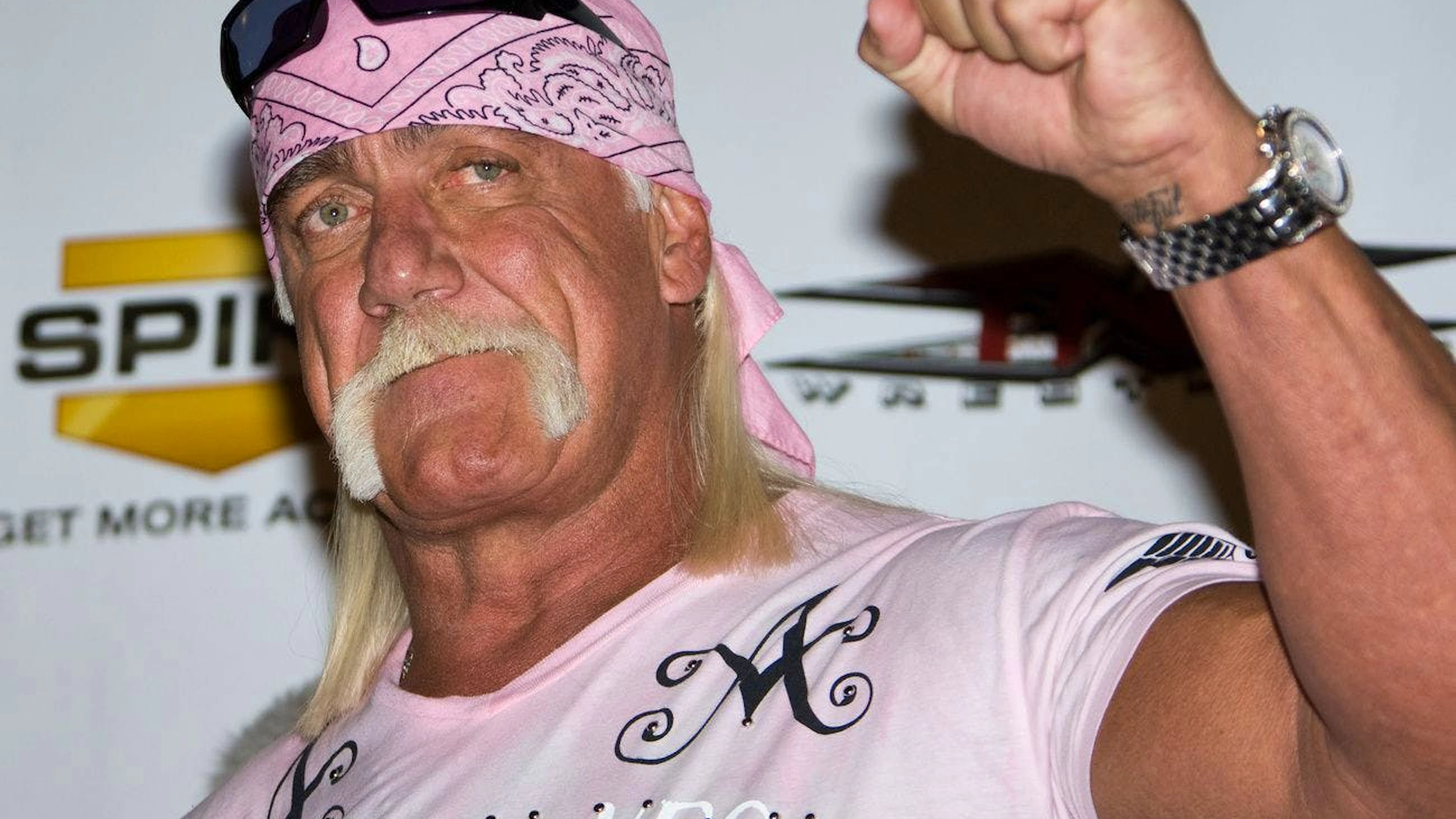 La sua avventura nel wrestling è iniziata quando la famiglia si è trasferita in Florida e le sue performance hanno contribuito a rendere famosi in tutto il mondo gli incontri della World Wrestling Entertainment.