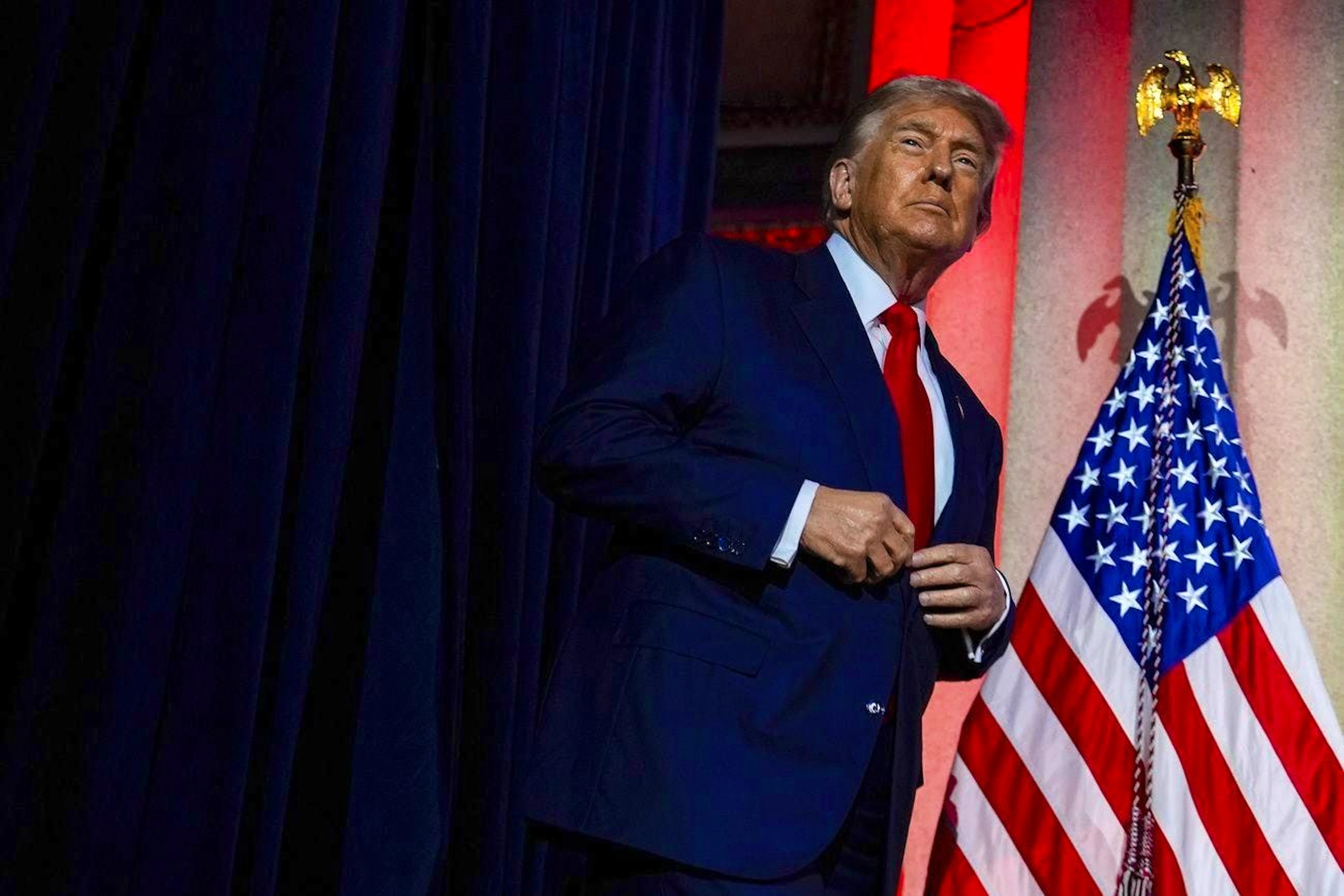 Donald Trump does what he likes. He even adjusts the past in the history books.