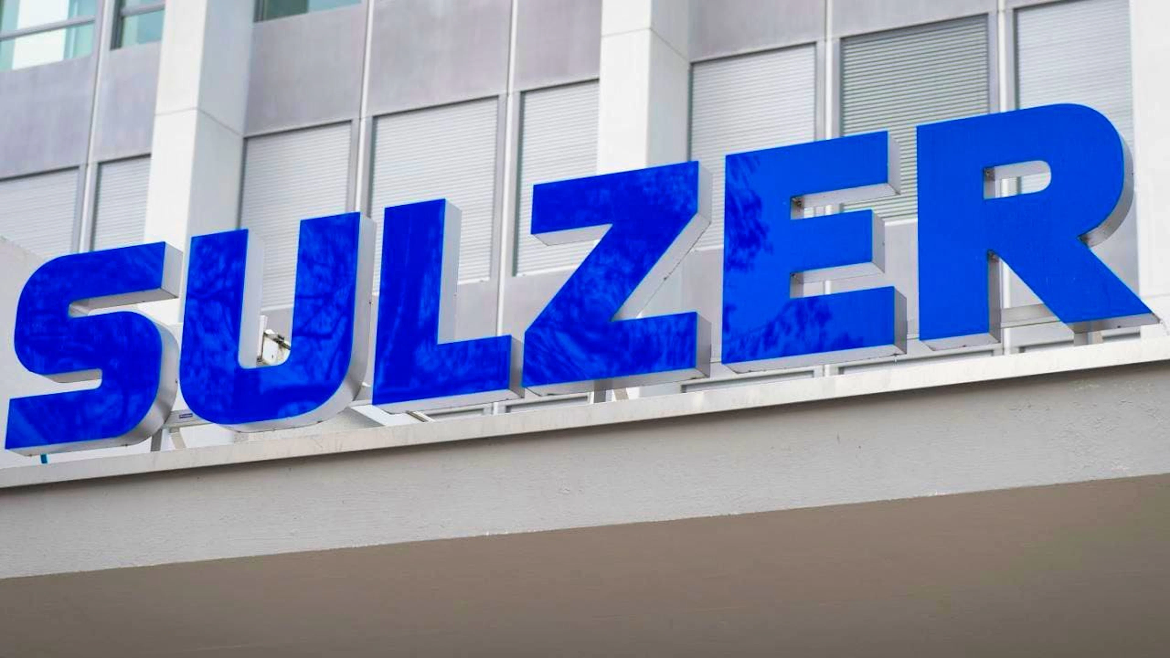Der Industriekonzern Sulzer hat im ersten Semester den Umsatz gesteigert, aber weniger Aufträge an Land gezogen. (Symbolbild)