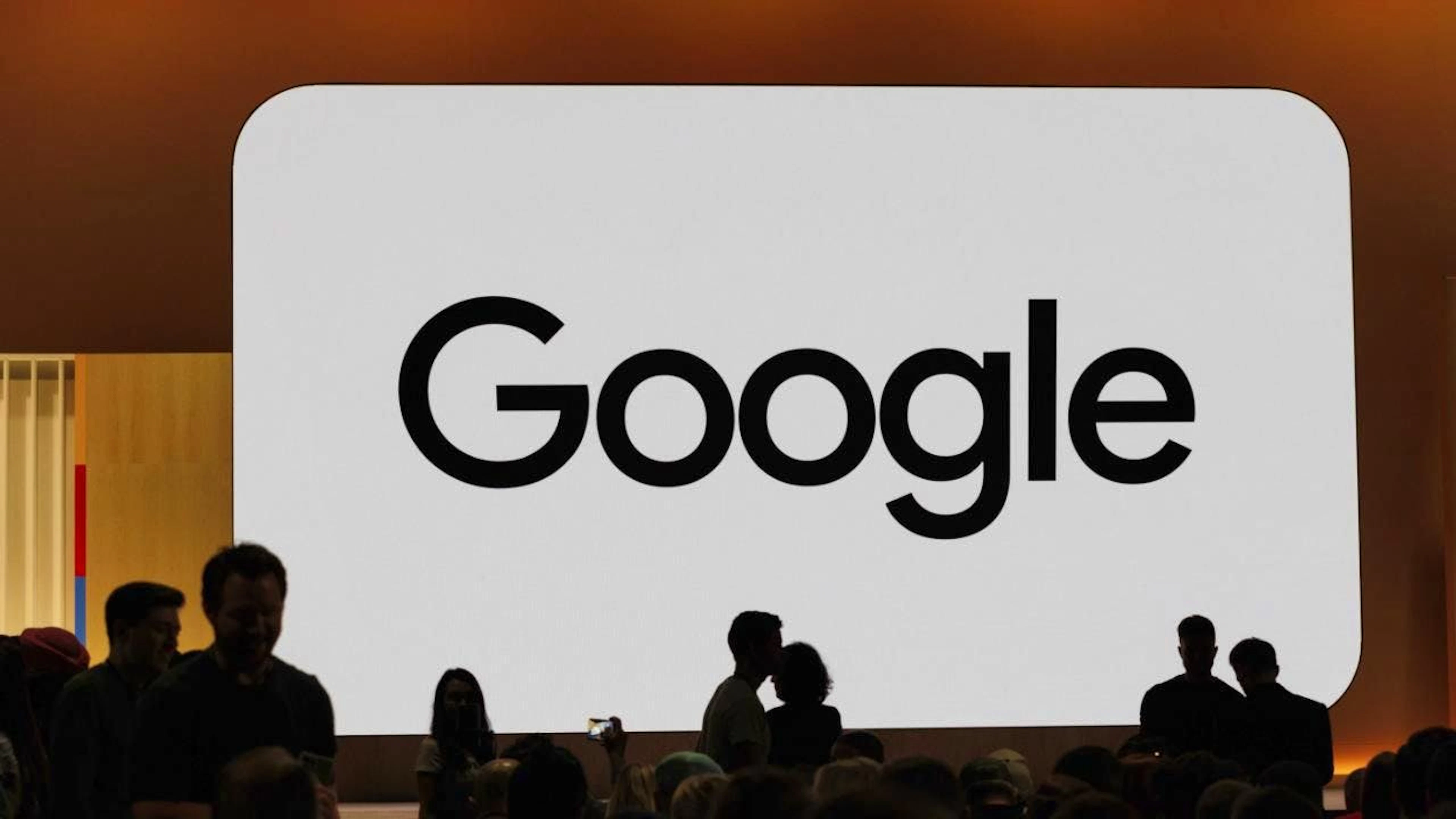 Google brachte in den vergangenen Monaten mehr Künstliche Intelligenz in seine Suchmaschine. Dem Geschäft hat das nicht geschadet. (Archivbild)