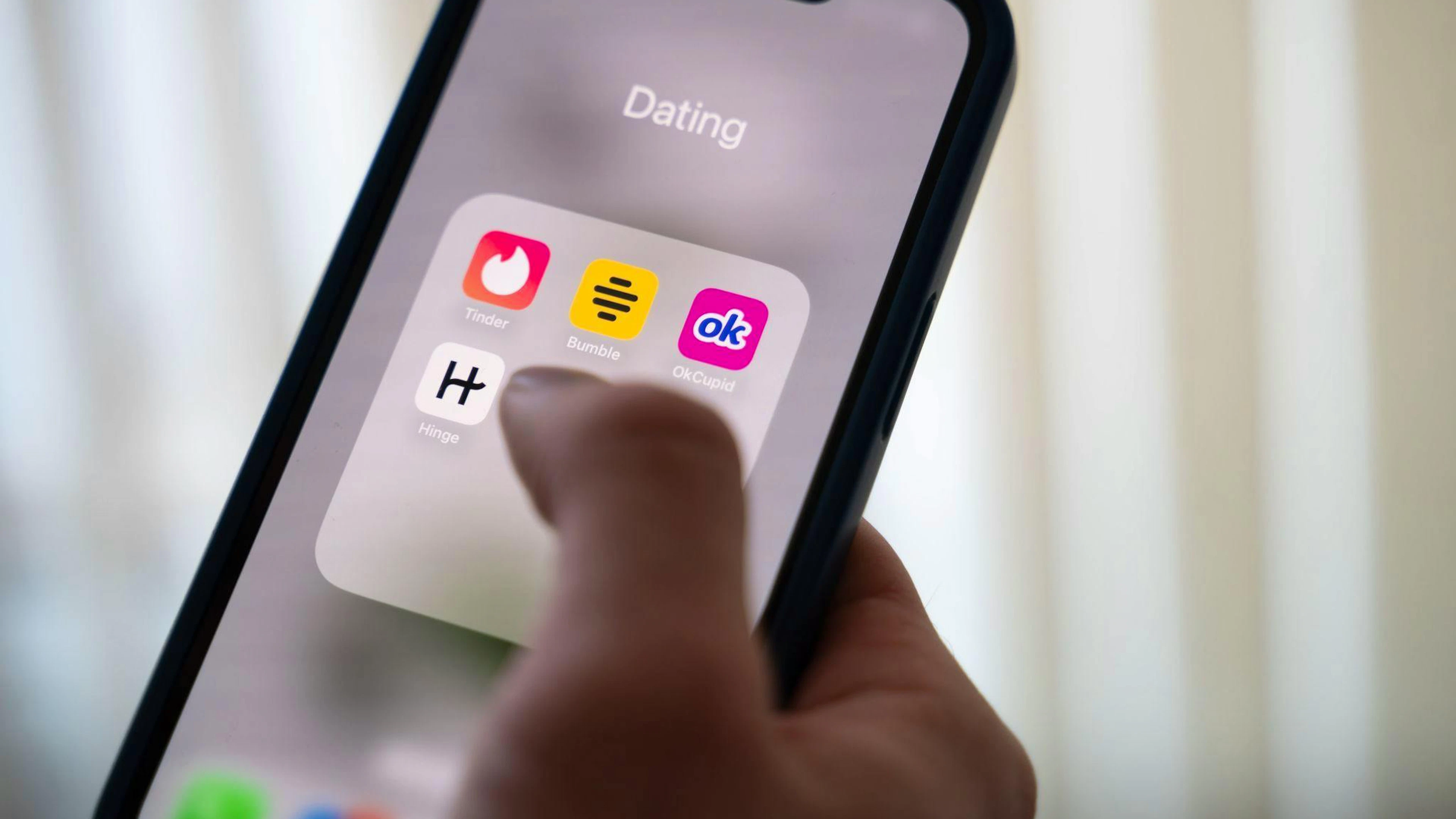 Viele Menschen benutzen heutzutags Dating-Apps.