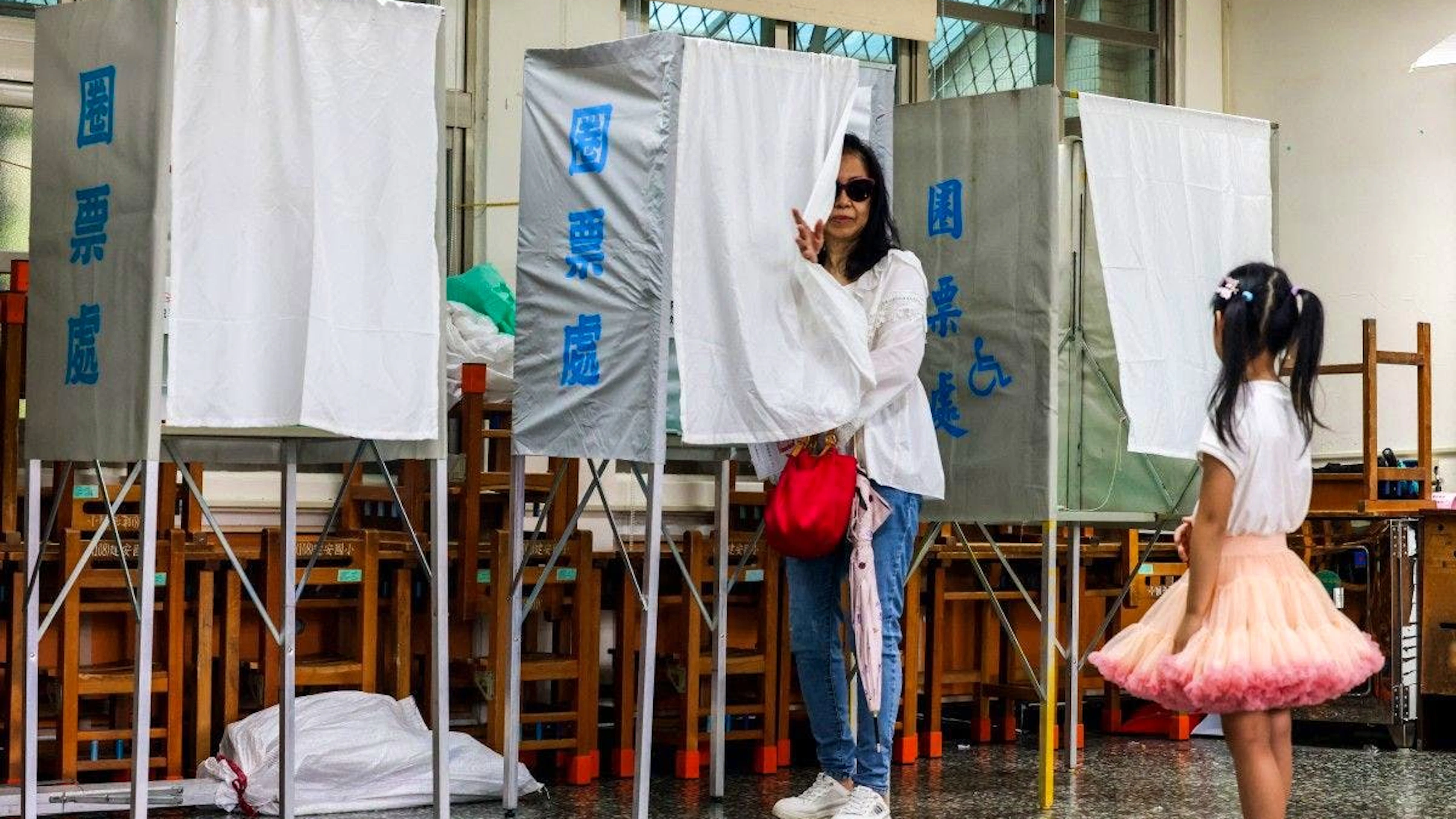 Quelques heures après la fermeture des bureaux de vote, le comptage officiel des votes par la Commission électorale centrale a montré qu'aucun de ces 24 référendums révocatoires n'avait donné le résultat escompté par leurs instigateurs (archive).