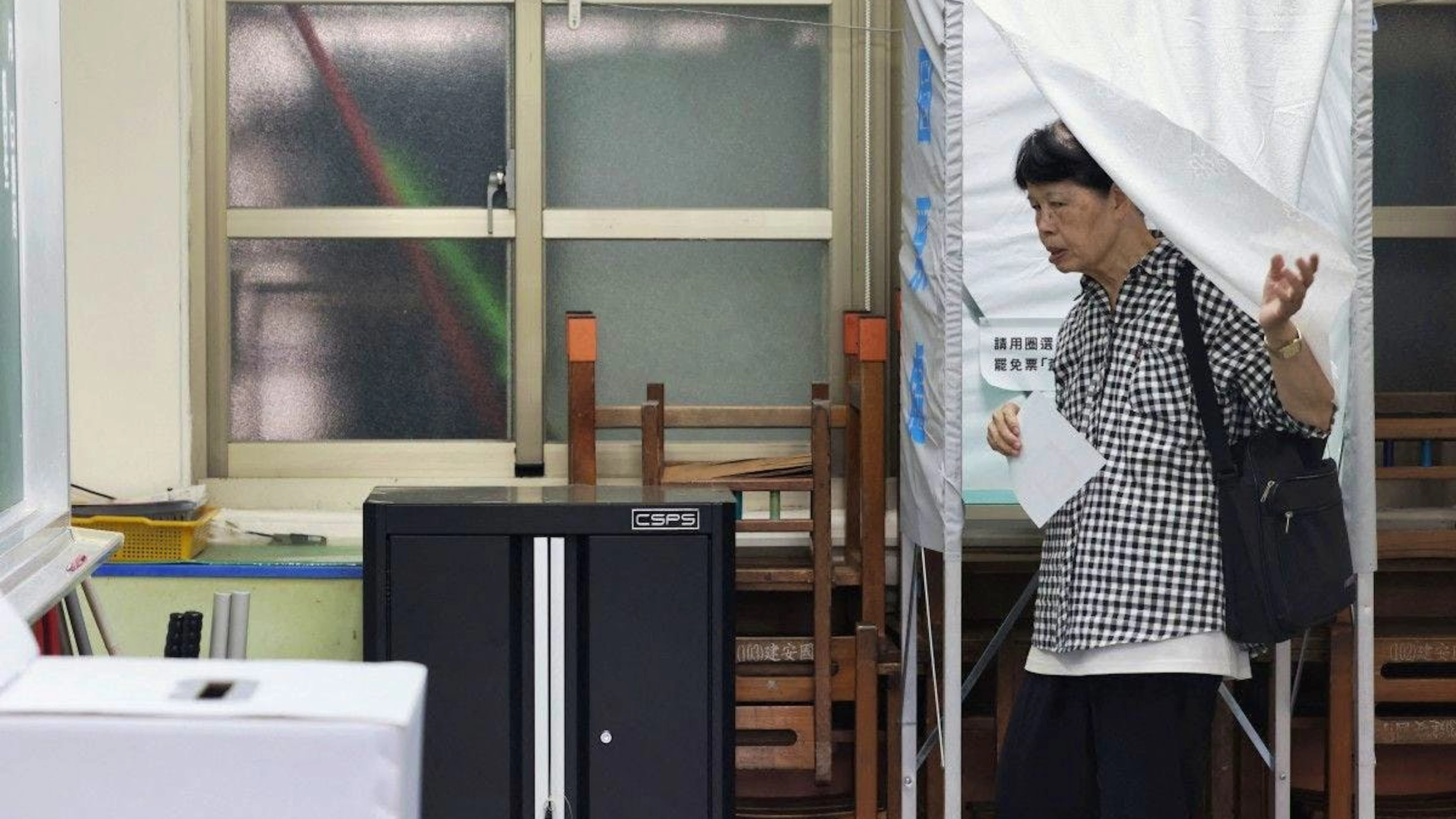 Dans la capitale, Taipei, des personnes font la queue samedi matin dans des écoles et des temples transformés en bureaux de vote (archive).