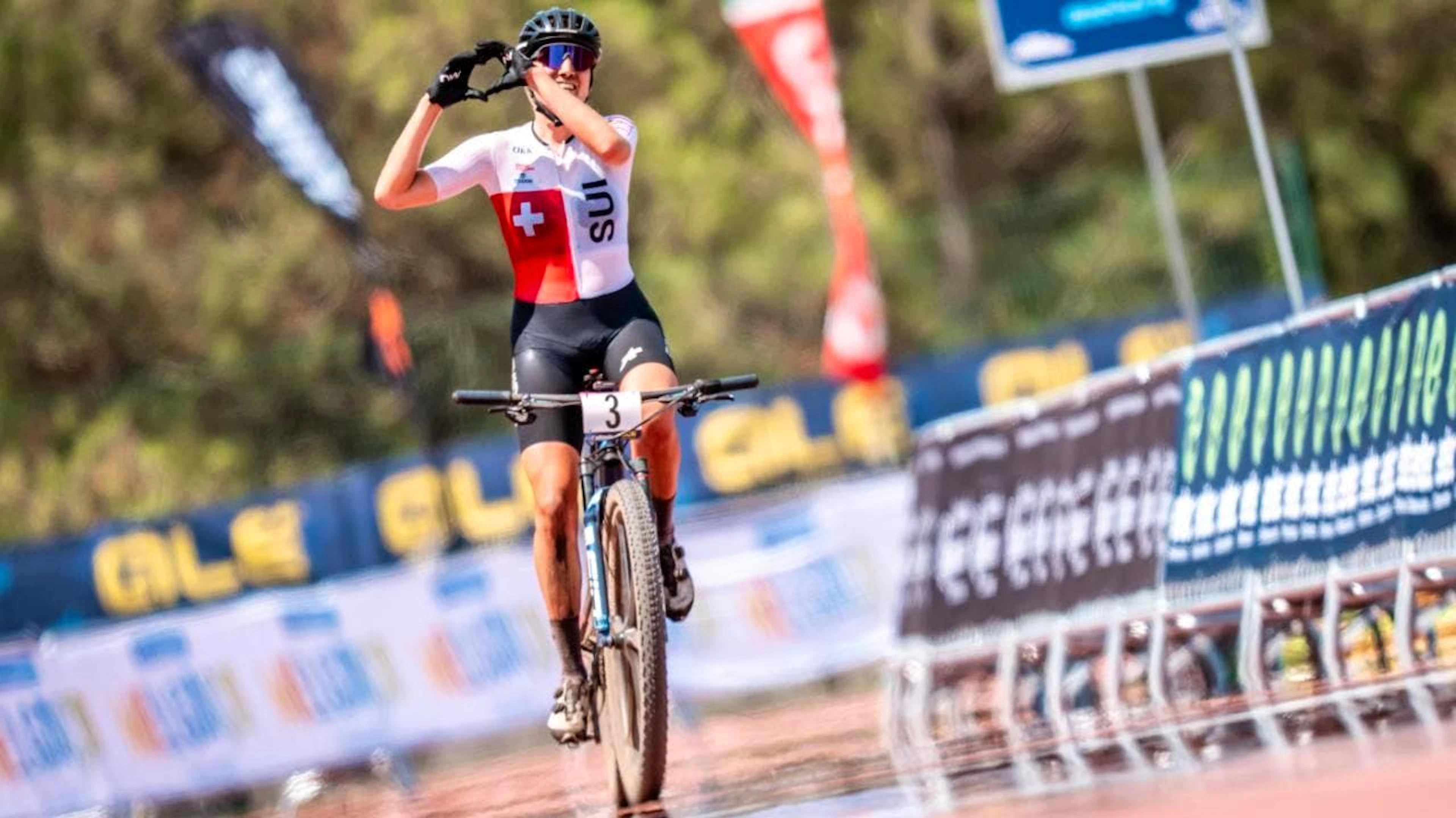 Nicole Koller freut sich über ihre erste EM-Medaille