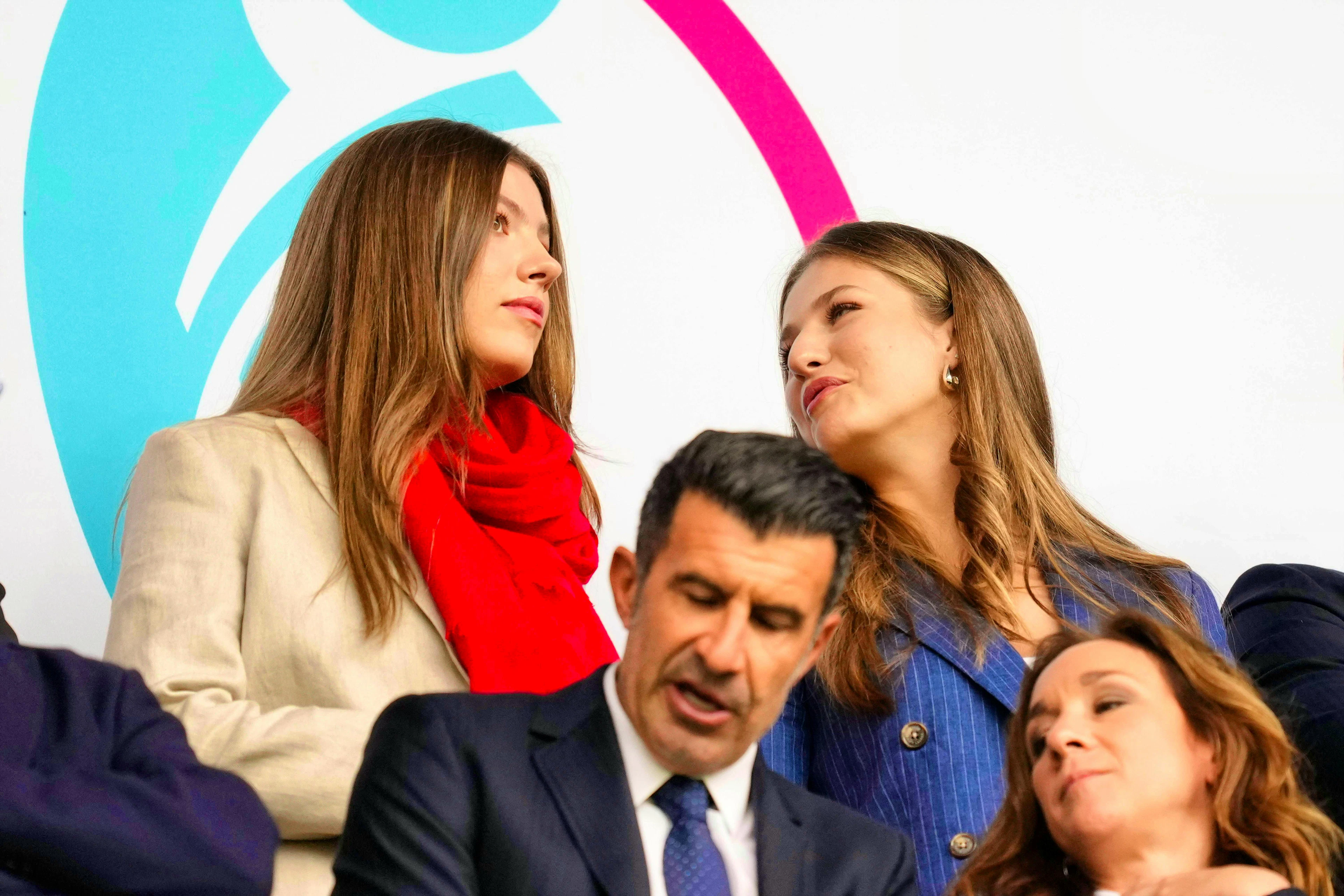 Spanish princesses Sofia (l) and Leonor at the European Championship final in Basel.