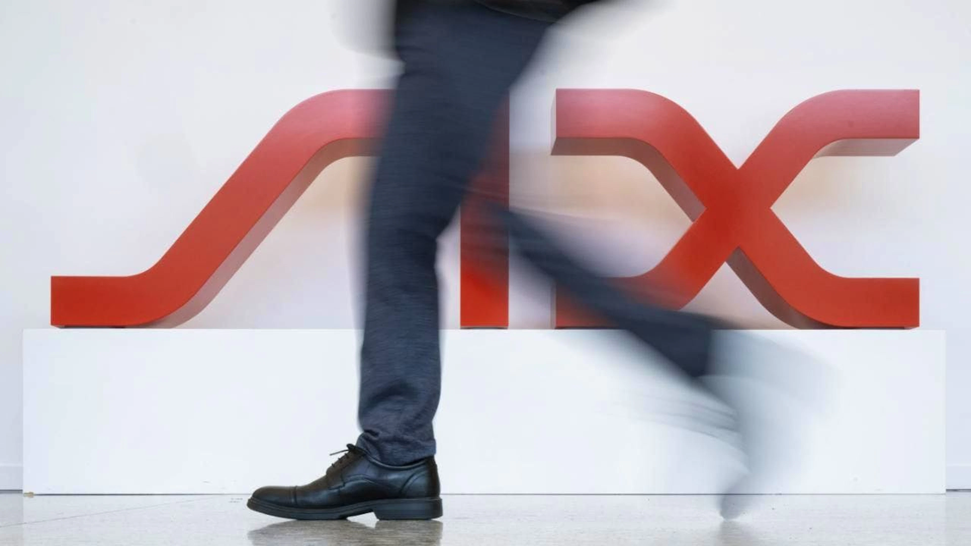 Die Börsenbetreiberin SIX Group ist im ersten Halbjahr 2025 gewachsen und hat die Marge gesteigert. Der Gewinn ist allerdings wegen einer Belastung auf der Worldline-Beteiligung eingebrochen.(Archivbild)