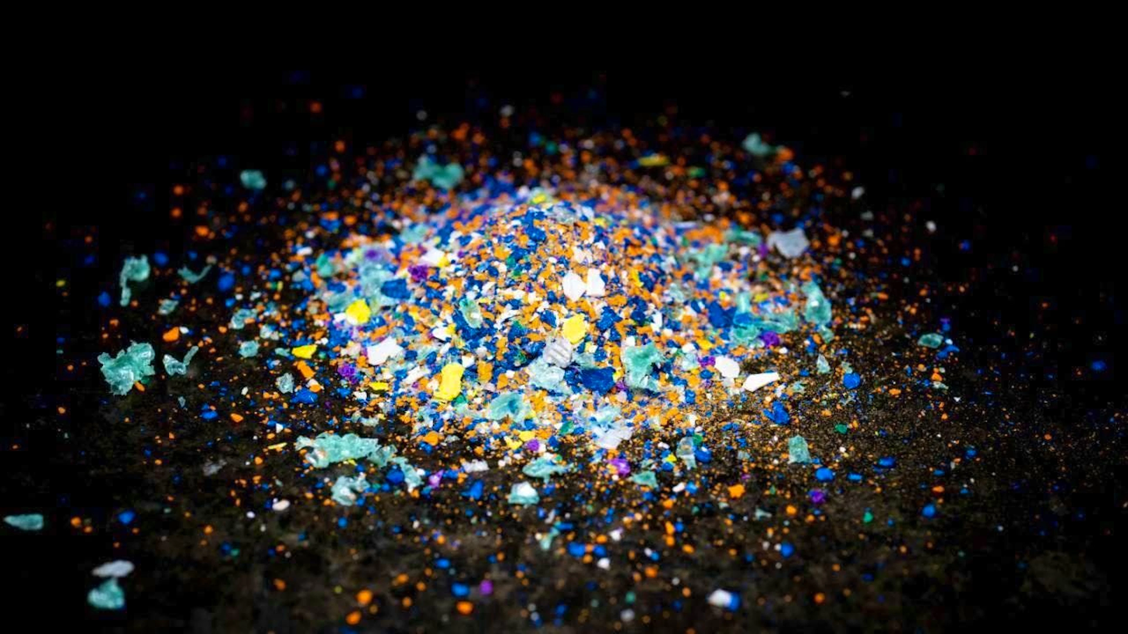 According to the study, the main sources of microplastic pollution are the abrasion of textiles, plastic furniture or the interior trim of vehicles. (archive image)