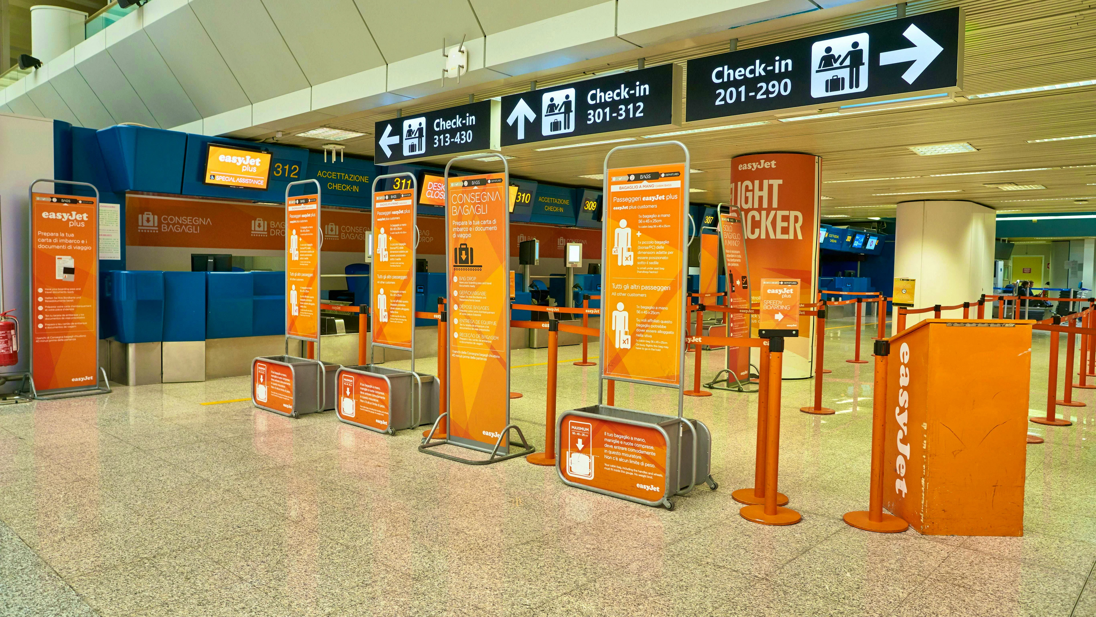 Sui voli easyJet, molto popolari tra i viaggiatori svizzeri, l'esperienza dell'imbarco a volte si trasforma in ansia quando si vede la cornice di controllo arancione.