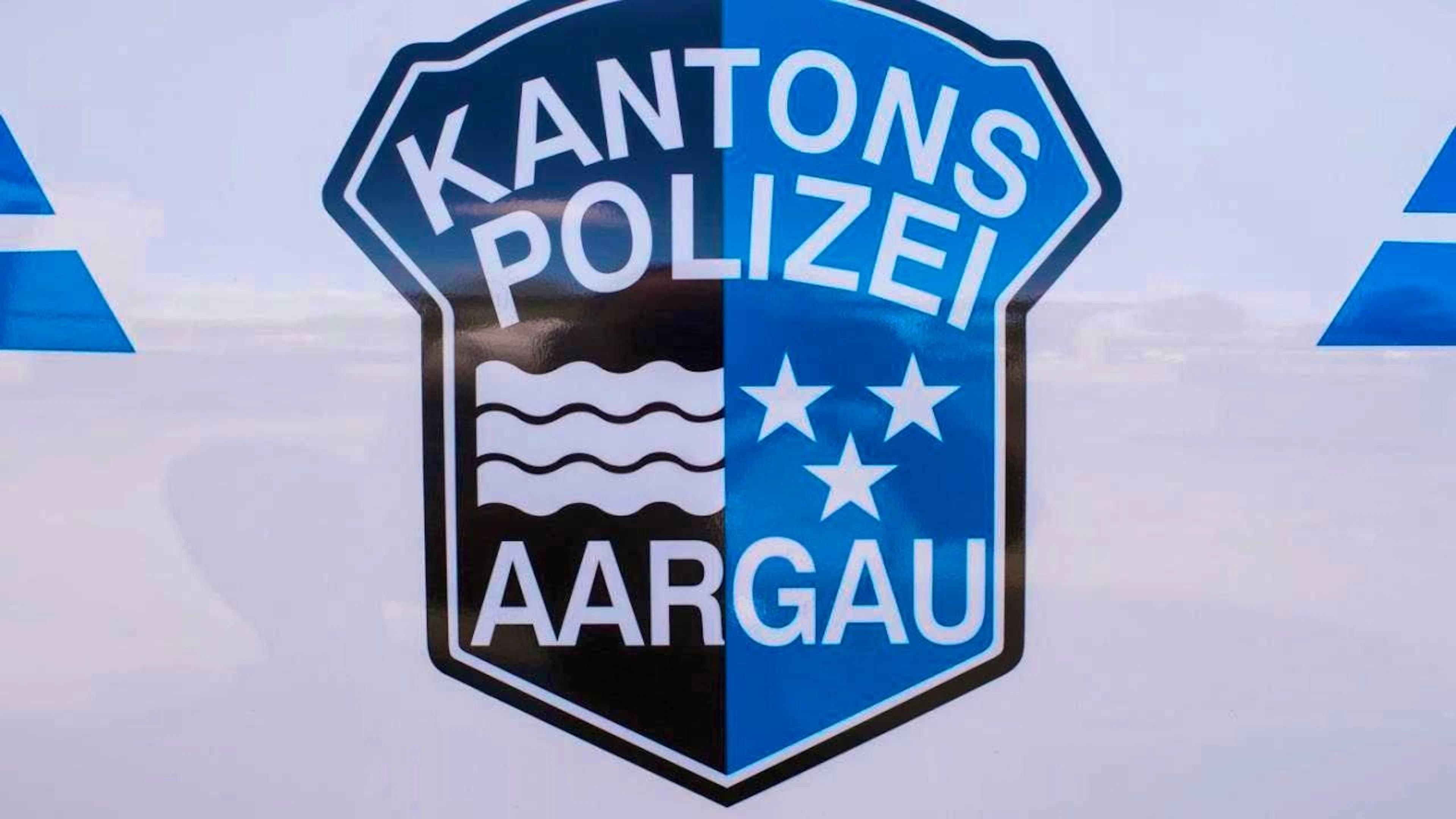 In the canton of Aargau, a house resident surprised a burglar.