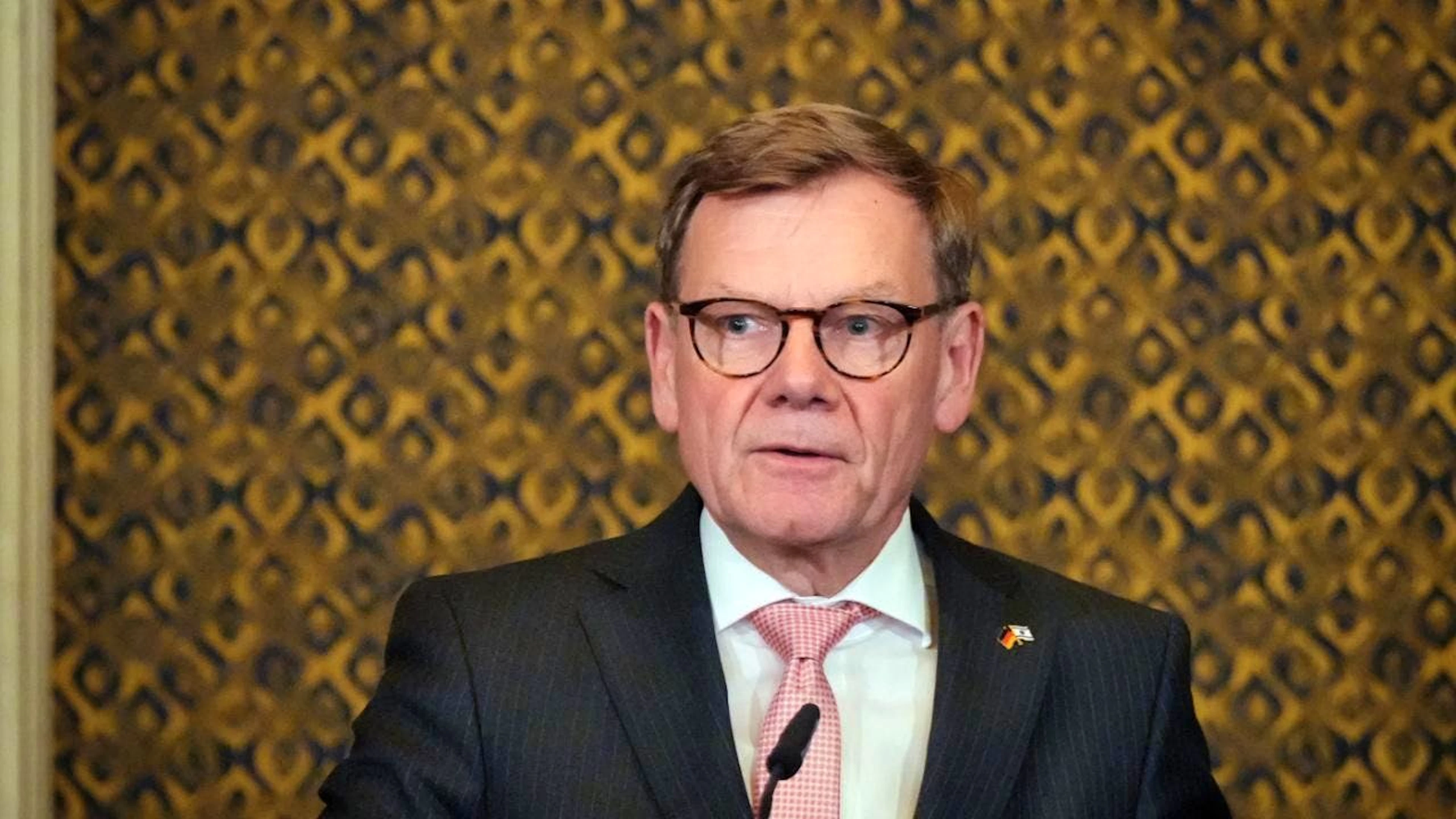 Bundesaußenminister Johann Wadephul (CDU) gibt zum Ende seines ersten Besuchstages ein Statement. Wadephul besucht während seiner Reise Israel und die Palästinensischen Gebiete. Foto: Soeren Stache/dpa
